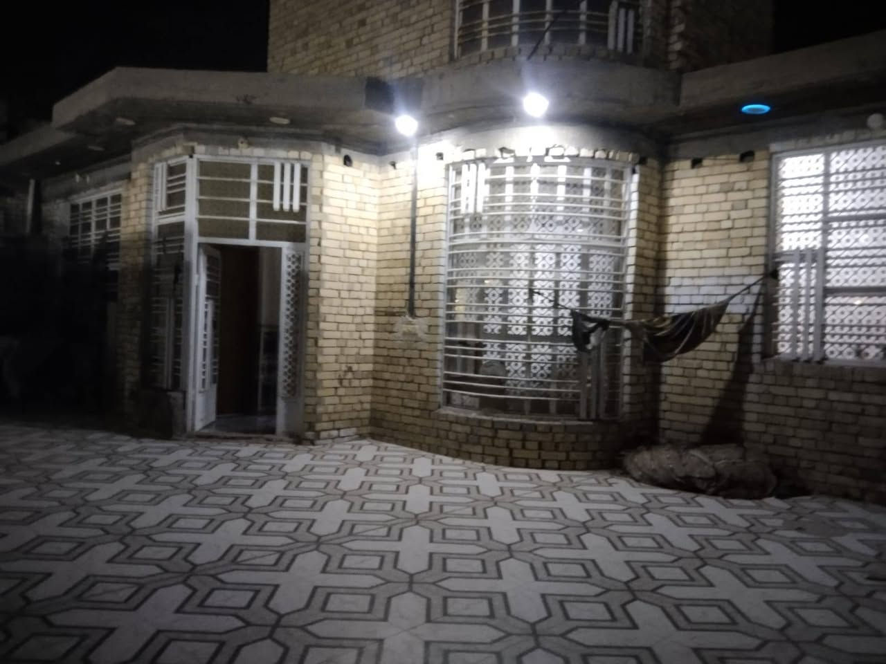 سلام عليكم بيت البيع مساحه 280 اسقبال11 غرفتين نوم صاله ومطبخ وكراج كاشي والسقبال كاشي البيت كاله طابوك صبه مسالح  بيت جديد 2024 فقط الكرج والسقبال كاشي  بيت سرميك البخ و بياض مكان اابيت الدوانم مقبيل صورت السيد الصدر وبضهر شارع حسن باتوال  بيت ركن  السعره خاص مراسلات الصفحه اارقم***********
