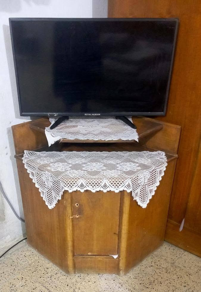 غرفه ٦باب وملحق صاج و٣اسره خشب للبيع للاستفسار *********** واتس اب
