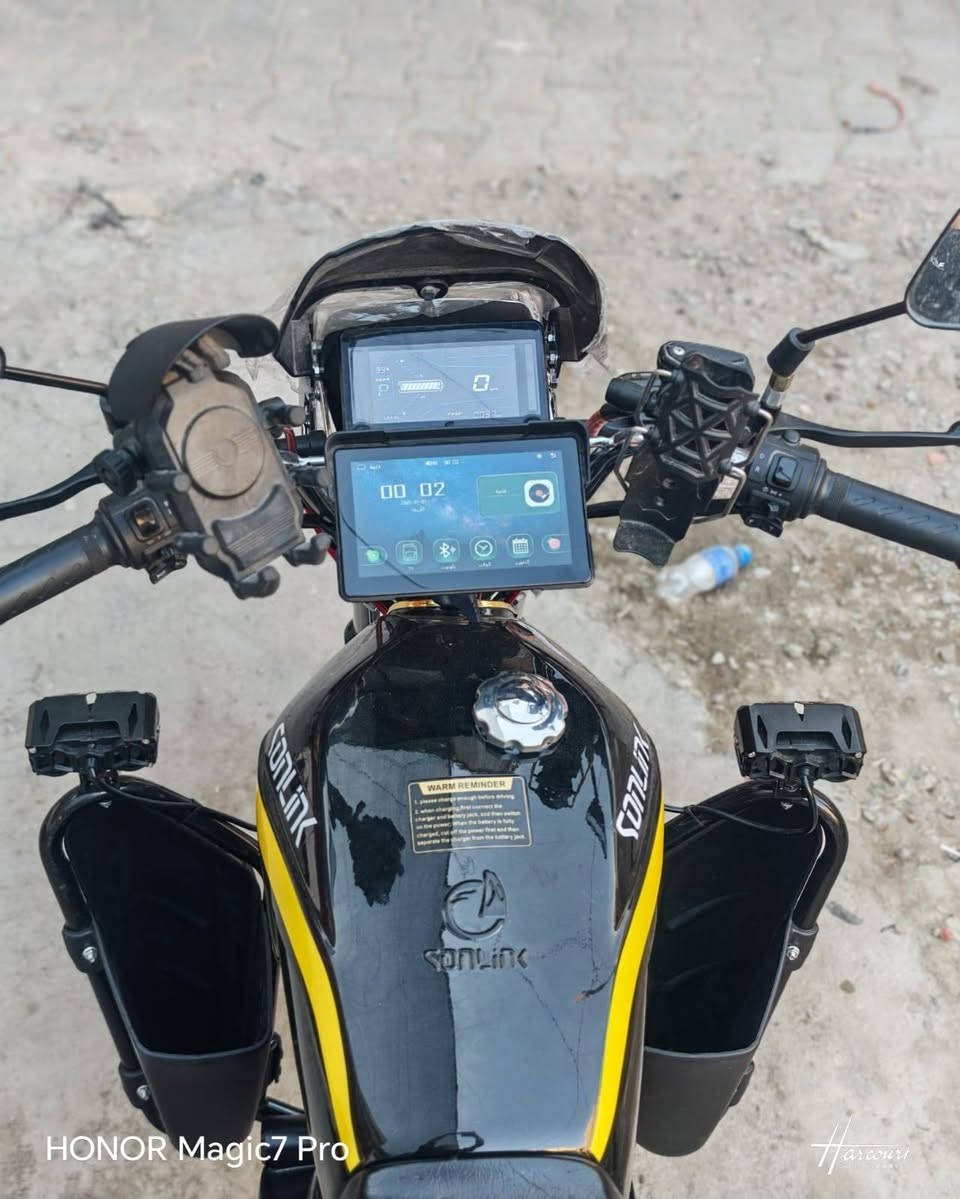 السلام عليكم
دراجه سيفان شحن 
بطارية 🔋 ليثيوم 
50امبير 
ملف 3000 
دراجع جديدة فوك متصور 
شاد بيها شاشه عرض وكار بلي تحديد موقع 
بلوجكترات زنون اصليات لايتها يسطر 
مكاني بغداد 
الشراي يتواصل ويايه 
السعر ١.٥٠٠.٠٠٠
***********

نص مكتوب في الصور:
- HONOR Magic7 Pro