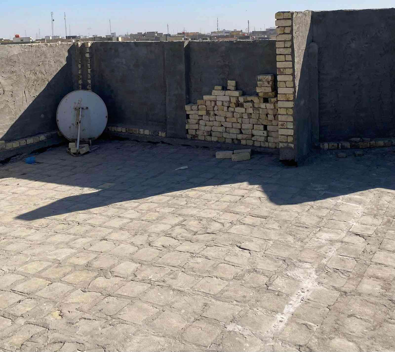 🏠 بيت للبيع – موقع مميز جدًا
📍 الحلة – شارع 80 مالت كربلاء
📌 قرب مدرسة زهور بابل

🏡 طابقين
🛏️ 5 غرف نوم
⬆️ 3 غرف نوم بالطابق العلوي
⬇️ غرفتين نوم بالطابق الأرضي
🚿 4 مجمعات صحية

📐 المساحة الكلية: 300 م²
📜 المساحة بالسند: 190 م²
📋 طابو ملك صرف

✨ موقع مميز وقريب من الخدمات، مناسب للسكن والاستثمار.

📞 للاستفسار والتواصل:
***********
