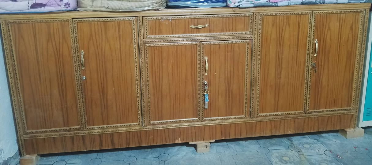 سلام عليكم كنتور وبوفيه نضيفه مابيه اي كسر  الاستفسار ***********
