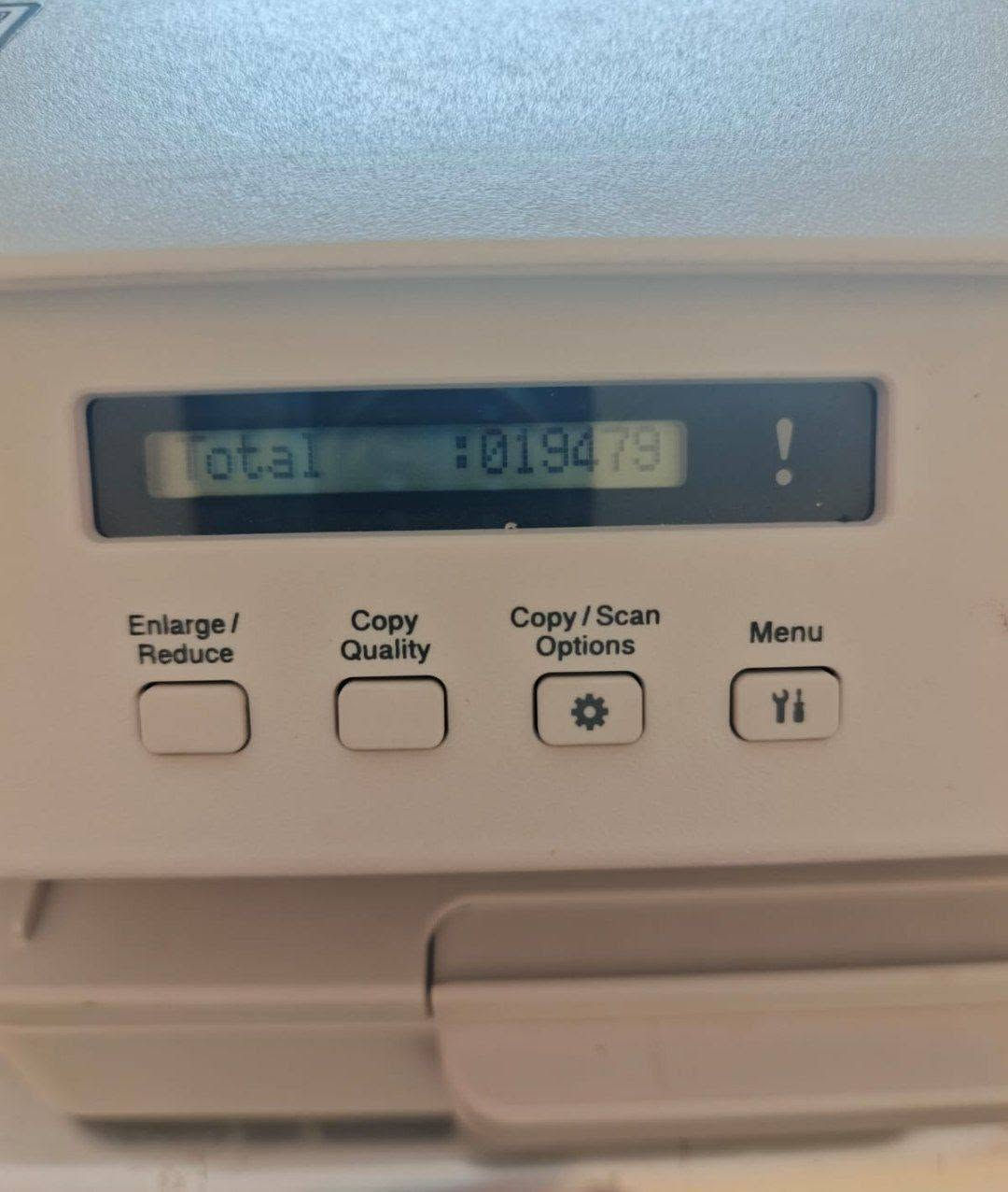 بسم الله الرحمن الرحيم 
السلام عليكم 

طابعة Brother DCP-T536DW   للبيع

*********** واتساب فقط

ملاحظات على الصور المرفقة:
- زمن الصور  تقريبا قبل اسبوع من زمن النشر
- كمية الحبر بالحقيقة اقل من الصورة بقليل كونها استعمات بمكتبة استنساخ خلال هذا الاسبوع
- يمكنك طلب ورقة الفحص التاكد من الجودة
- عدد الصفحات اكثر بقليل من المعروض بالصورة كزنها استعملت بمكتب استنساخ خلال هذا الأسبوع 

ملاحظة مهمة: عندما استعملناها في مكتب استنساخ اكتشفت ان الطابعة احيانا يظهر فيها خطا من السكنر ( فتطلب الطابعة ان اطفأها واشغلها ) فقمت بذلك وصارت تاخذ سكنر عادي، بعد  السؤال قيل لي انه يجب ان يتم فتح السكنر وتنظيفه ( من الغبار مثلا )، لكن اغلب استعمالنا للسكنر لم يظهر الخطا .

يوجد توصيل لمحافظة البصرة ( عن طريق تطبيق بلي )
