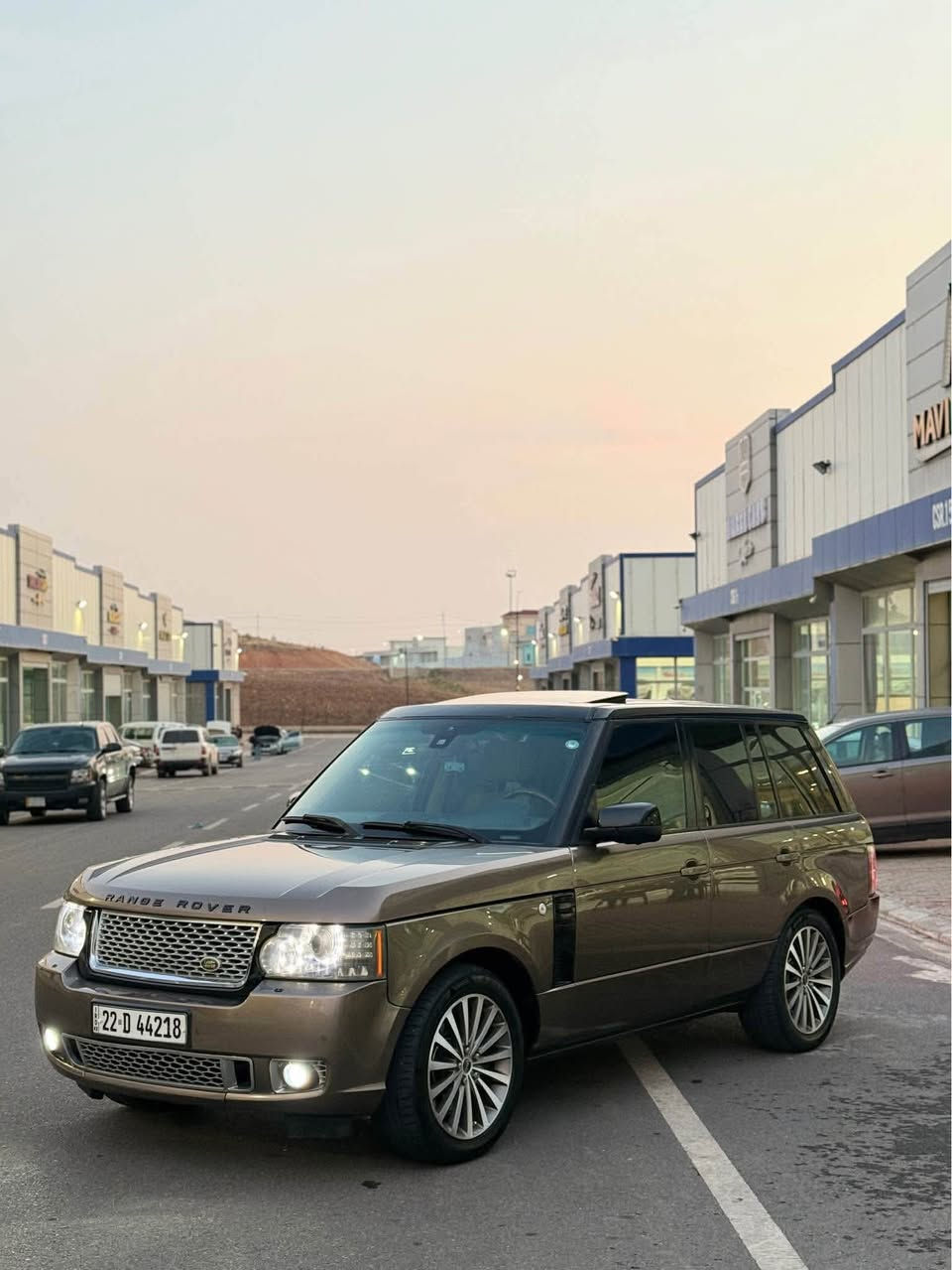 للبيع او مراوس ب جيب رانگلر
رانج روفر ROVER - VOGUE -  2010

اللون :- ذهبي

المحرك :- V8  سوبر جارج 

العداد :- 211.000KM الف حقيقي 

المواصفات فول فول 

:- بصمة 

:- سلايد 

:- 5 كامرات  

:- رادار جانبي 

:- جكات  

:- مري شفط كهربائي  

:- فور ويل 4✖️4 ( دبل اكسل ) 

:- ستيرن تدفئة 

:- كشنات جلد كريمي  

:- الكشنات تدفئه و تبريد

:- لايتات زينون 

:- حساسات

:- سماعات HARMAN/KARDON 

وبعد بيها المواصفات المعروفة 

السيارة جاهزة وبشرط الكير والمحرك والحدادية والكهربائيات 

رقم اربيل تحويل بشرط 

مكان السيارة :- صلاح الدين - الشرقاط 

🚩 السياره بيها قطعتين كلير جهة السايق 

وجاملغ خلفي نص معجون 🚩

السعر : 145$  بيها مجال بسيط🚩 

للاستفسار اتصل :-   ***********

