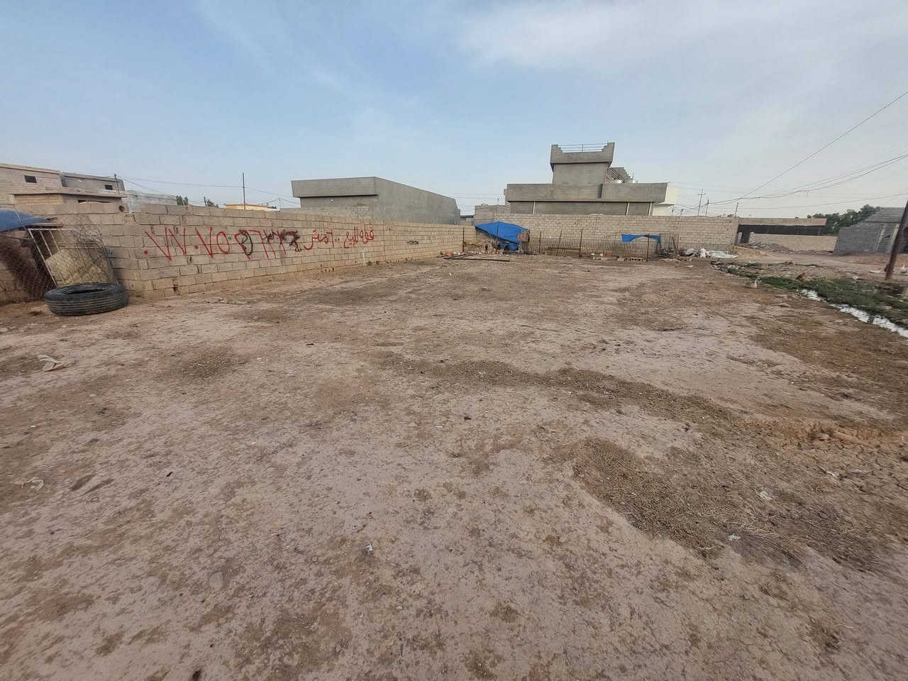 ٣ قطعه للبيع كل قطعه ٢٠٠ متر واجهة لشارع العام
يعني مساحة الكلي ٦٠٠ متر
عنوان خلف سيد حسيب و مطعم جنة العراق
منطقة بيه خدمات.. على سعر وتفاصيل دز ع خاص..،

***********
