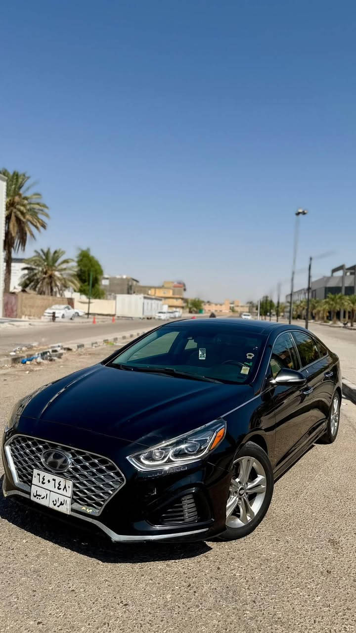 هيونداي سوناتا 2019 Limited أمريكي 🇺🇸
• مكينة 2.4 GDI أربع سلندر
• قوة 185 حصان
• گير أوتوماتيك 6 سرعات
• دفع أمامي
• صرفية زينة بالنسبة لحجم السيارة
• تانكي بحدود 70 لتر

⭐ التجهيزات:

• جلد كامل
• مقاعد أمامية تبريد وتسخين
• كراسي كهربائية للسائق والراكب الأمامي
• كرسي السائق كهربائي
• فتحة سقف بانوراما
• شاشة 8 إنچ
• Apple CarPlay + Android Auto
• سيستم صوت Infinity
• تشغيل زر
• دخول بصمة / سمارت كي
• كاميرا خلفية
• حساسات خلفية
• LED أمامي وخلفي
• الليد الأمامي يتحرك ويه الستيرن
• جنوط 18 إنچ
• مرايات كهربائية
• مثبت سرعة
• تحكم من المقود

🛡️ أنظمة الأمان:

• رادار أمامي وتحذير اصطدام
• فرملة طوارئ
• تحذير خروج عن المسار
• مساعد المسار
• مراقبة النقطة العمياء
• تنبيه حركة المرور الخلفية
• مثبت سرعة متكيف

🔧 ملاحظات السيارة:

• حادث خلفي
• بدون إيرباك
• رقم أربيل قديم
• السنوية تحتاج تجديد منتهية شهر 6
مكان السيارة النجف 
رقم التواصل ***********
