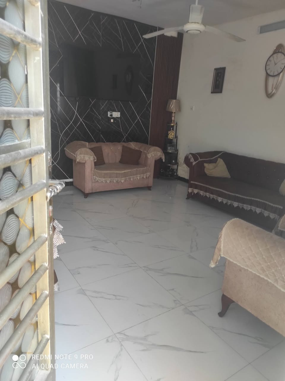 بيت مساحه 100متر للبيع يحتوي على 3غرف وستقبال ومطبخ وحمام خارجي وحمام داخلي وطرمه للستفسار رقم *********** السعر 75 العتوان الجريخي شارع 30
