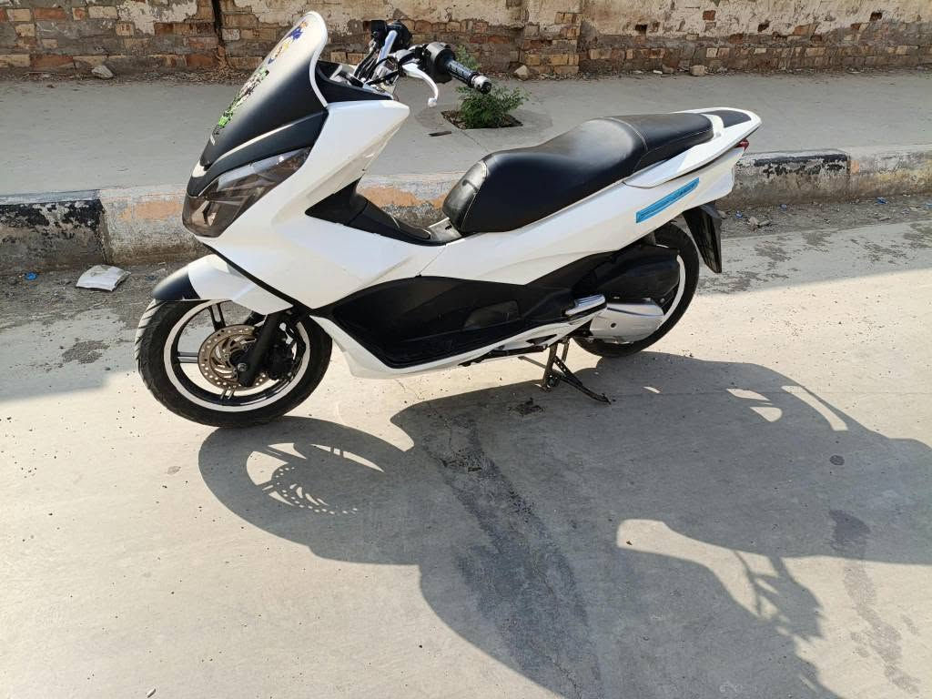 PCX • الجيل الثاني • مجال للشراي