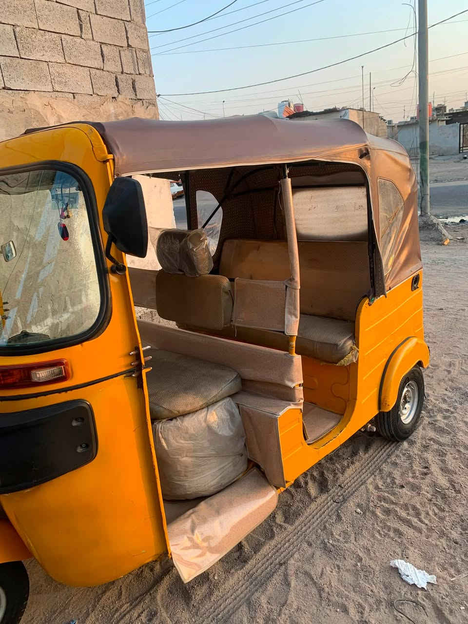 تكتك باجاج مديل 20 باسمي رقم وسنويه كهربائيات شغاله من الطول للطول دوشمه كامله مضخمات ثنين امامي وخلفي وشاشه مكينه بيها بدايه خيط سعر 6مليون وبيها مجال الموشراي لايكسر بلسعر (رقمي ***********)مامتواجد علفيس مكاني بصره معقل
