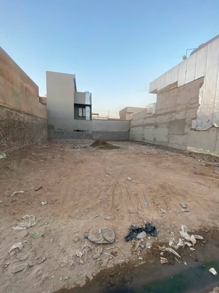 🏡 قطعة أرض للبيع

📍 الموقع: طريق بغداد
حي المعلمين

📐 المساحة: 300م²

📏 واجهة 15م

✨ مناسبة للسكن أو الاستثمار .

💰 للاستفسار عن السعر والتفاصيل:
📞 ***********

🤝 التعامل مع صاحب العقار، والمكتب وسيط لضمان حق الطرفين.
