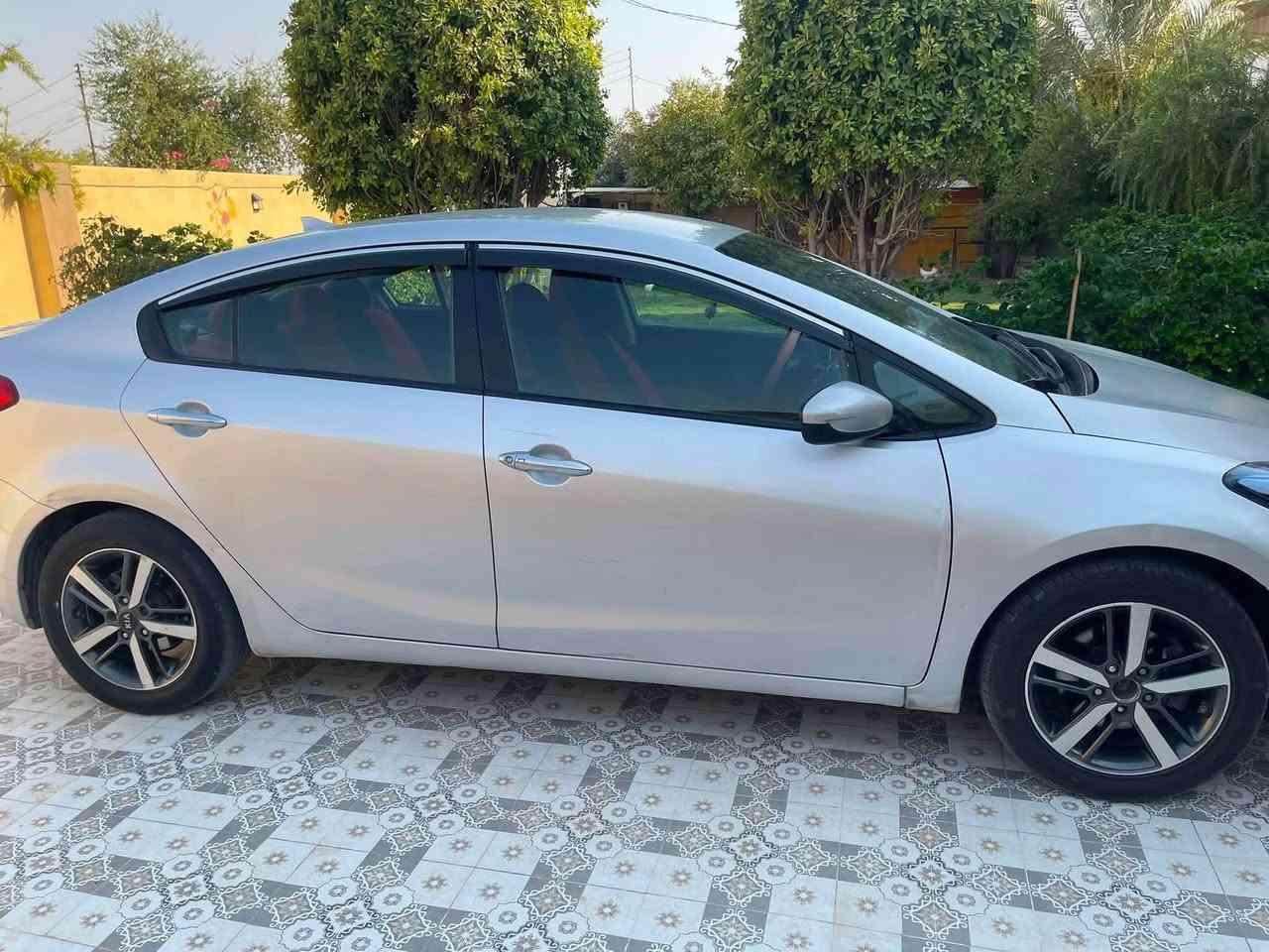 سلام عليكم سياره فورتي موديل ١٤ مكان سياره ديالى متواجد عل فيس رقمي ***********
