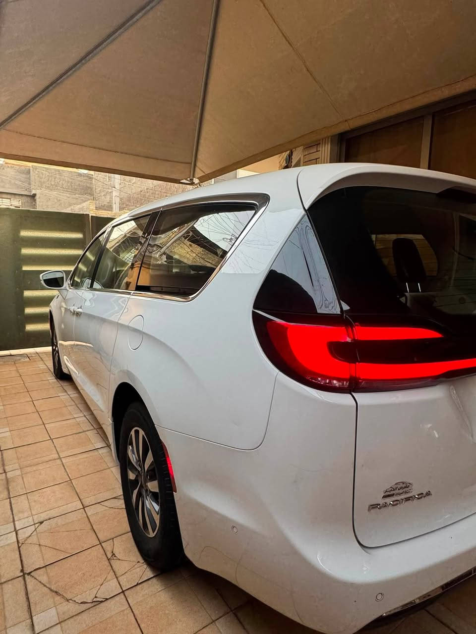 كرايسلر باسيفيكا Hybrid 2022
هايبرد Plug-in Hybrid — تنشحن بالكهرباء
وارد امريكي حادثها مثل مموضح بصورة
7 راكب / ثلاثة صفوف
داخلية جلد أسود
كراسي الصف الثاني منفصلة Captain Seats
شاشة وسطية Uconnect 10.1 إنچ
شاشتين خلفيات 10 إنچ للترفيه
Apple CarPlay + Android Auto لاسلكي
كاميرا خلفية
حساسات أمامية وخلفية — والحساسات
ليتات LED أمامي وخلفي
تشغيل بصمة
تحكم ستيرن
تكييف متعدد المناطق + فتحات تكييف خلفية بالسقف
أبواب جانبية سلايد كهرباء
باب خلفي كهرباء
فول من عدا الفتحة
جنوط ألمنيوم
*مكانها بغداد الدورة جمعية خير الله
***********
