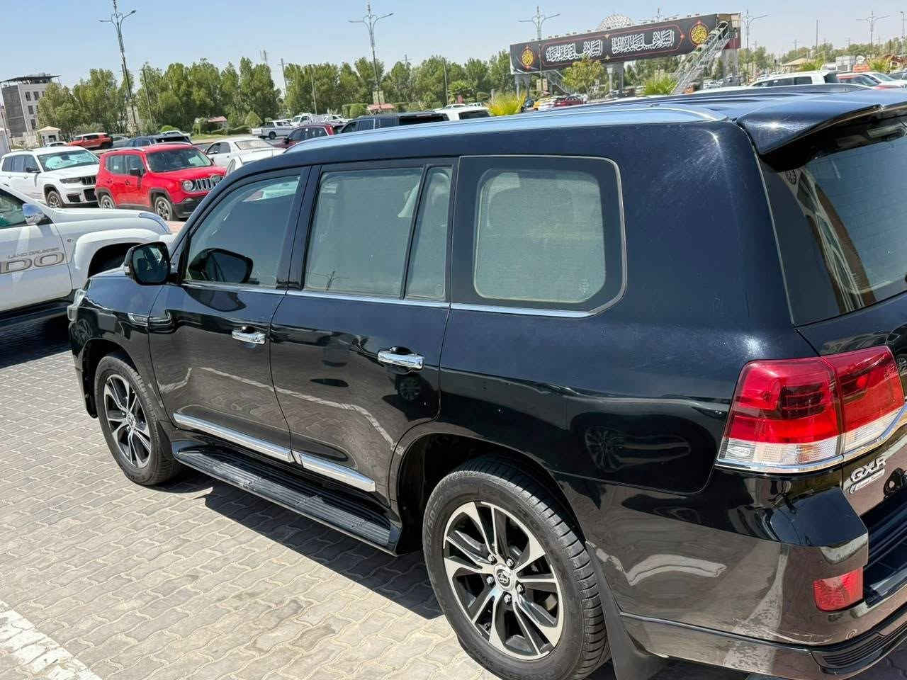 لاندكروز GXR 2021 بحريني
.. سيارة مال بيت استخدام شخصي باسمي شرط تحويل 

  : لاندكروز GXR موديل 2021

 (بحريني فول مواصفات 1/1)

  اللون: أسود ملكي والداخل قرميدي جلد 

  العداد :97الف  كم فقط (حقيقي).

  الحماية والحالة: مكفولة عدا بارد بسيط  بدون صبغ سياره شرط الفحص ممبين والسيارة مغلفة بالكامل حماية PPF.

المواصفات 

  الأبواب: خلفية شفط + سلايد روف.

  الداخلية والترتيب: دشبول لكزز + مراية السايق شفط+ تشغيل عن بعد.

  الجام: يقفل كله أوتوماتيك ويا القفل.

  النظافة: أرضيات الشركة الأصلية 

وعدة الصندوق والأغراض الباقية أخت الوكالة ما مستعملة نهائياً

  الرقم: بغداد (تحويل مباشر )

  المكان: البصره العشار 

  السعر:525 ورقة وبي مجال 

  للتواصل والاستفسار  ***********
