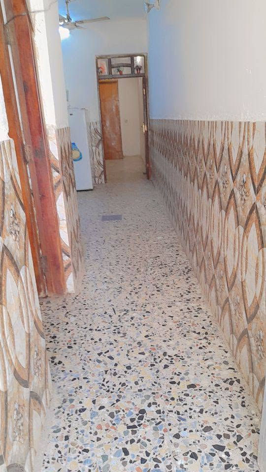 بيت للبيع مساحه (100) طابو زراعي سند 25بي إقرار محكمه سند وكالة خدمات كامله العنوان الرئاسه العبيدي رقم الهاتف *********** سعر (70)
