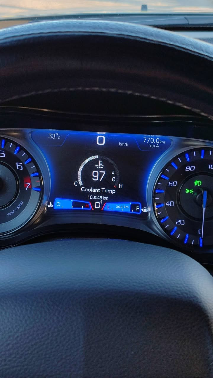 السلام عليكم
اوباما c300s. 
موديل 2019 كلين كلين بدون قطرة صبغ حتة الدعاميات بدون صبغ محرك 3600 ماشية 100 الف كيلو متر 
غرفة جلد حضن شفتات لايت عدسة سيارة على وضع الشركة محرك  تبريد كير وكالة على وضع الشركة رقم سليمانية سنوية باسمي 
مكان السيارة بغداد الدورة جمعية خير الله 
السعر 270 وبية مجال بسيط 
‏‪*********** ‬‏
