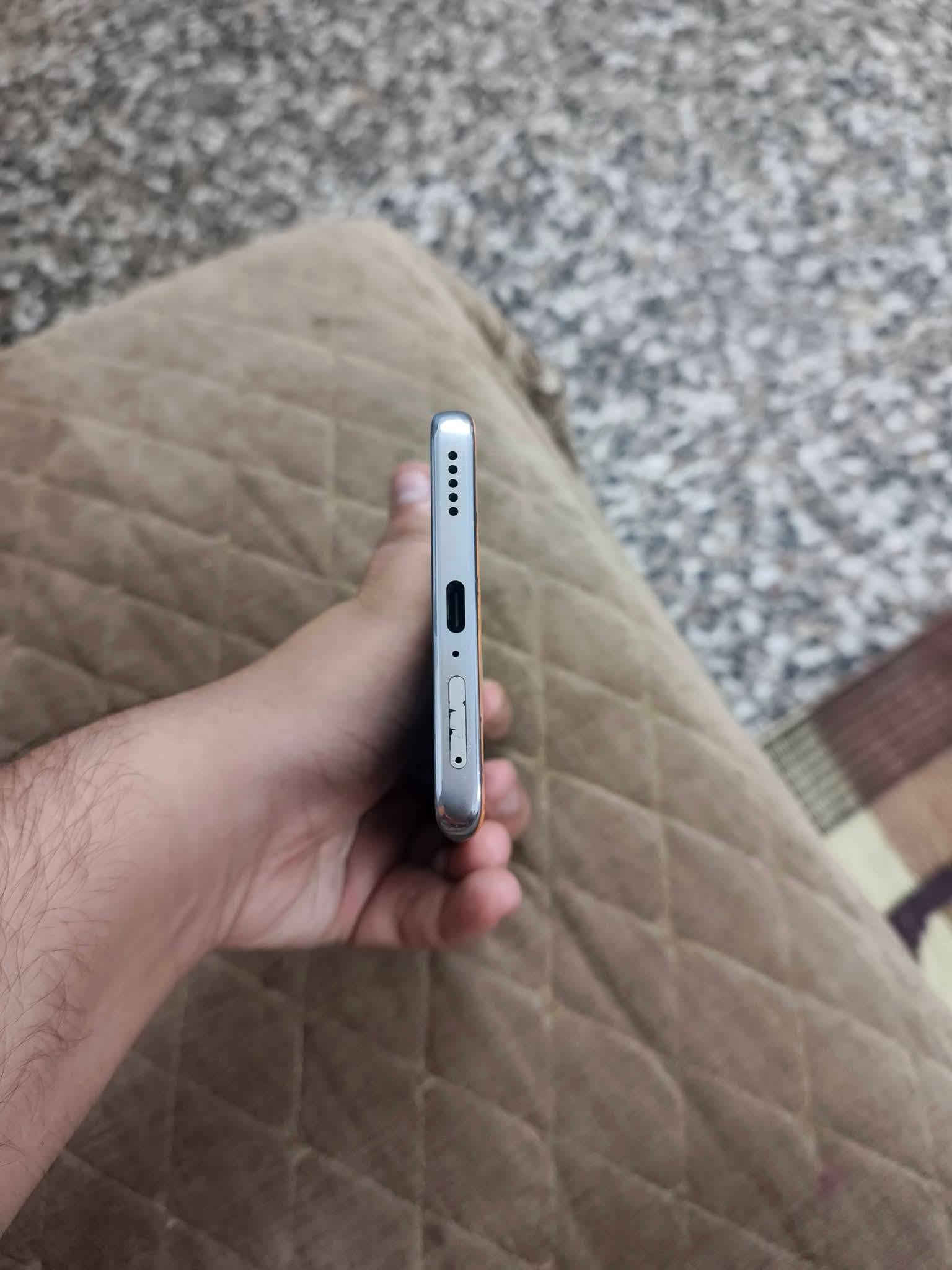 سلام عليكم هونر x9b أرجو قراءة منشور جهاز بي فطر بلشاشه طويل فطر موضح بل صوره وجهاز فلاش ما يشتغل وجهاز كاميرا اماميه طاب بيه وصخ وجهاز لباقي كله شغال سيمكارت أو نت أو شريحة كله شغال بدون ملحقات أعيد وكرر بدون ملحقات فقط جهاز مكاني بغداد مدينه صدر ورقم *********** وسعره  نار 🔥🔥🔥ب175 قفل وعندي توصيل لجميع محافظات العراق فقط بعربون مال توصيل
