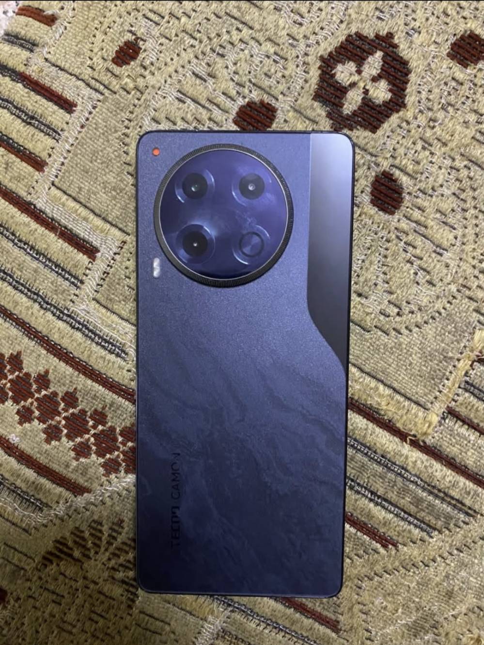 كامون 30 • بطارية ٥٠٠٠ • شحن ٧٠ واط