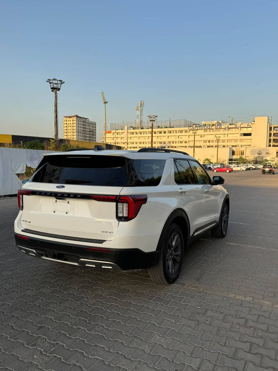 سيارە:-   FORD EXPLORER 2025
رۆیشتن : ٣١ هەزار مایل
نرخ: ٣٣٠$ 
مەکینە : ٤ پستن ٢.٣ تۆرب
مواسەفات :  ACTIVE  دبل اکسل ٤*٤ پانوراما کوشن جلد کشن هیتر صندوق کهربائی بەسمە شەغال شاشە کەورە هتد 
زیانەکان : یەک دەرگای سبغە دوو جێگای کارت و pdr  
ئێرباک : نە تەقیوە هەمووی بەشەرت  
رقم شاسی : 1FMUK8DH7SGA07415
شوێنی سەیارە : اربیل
کۆرەک : ***********
ئاسیا سێل : ***********
شرکە رێبوار سالار صالح 
هەولێر جادەی ١٠٠ مەتری  بەرامبەر کۆمپانیای سعد
………………………………………………..
السيارة:-  FORD EXPLORER 2025
ماشية:- ٣١ واحد الف
سعر: ٣٣٠$ 
محرك:- 4 سلند  2.3 توربو 
مواصفات:- ACTIVE
حادث : بس واحد باب وية شبرين جاملغ امامي 
ملاحظة :  رقم شاصي صور حادث منشور  
1FMUK8DH7SGA07415
مكان سيارة : اربيل 
تفاصيل اكثر الاتصال علی ارقام التاليه 

كورك : ***********
اسيا : *********** 
شركة ريبوار سالار صالح 
اربيل شارع ١٠٠م مجاور شركة ازاد
