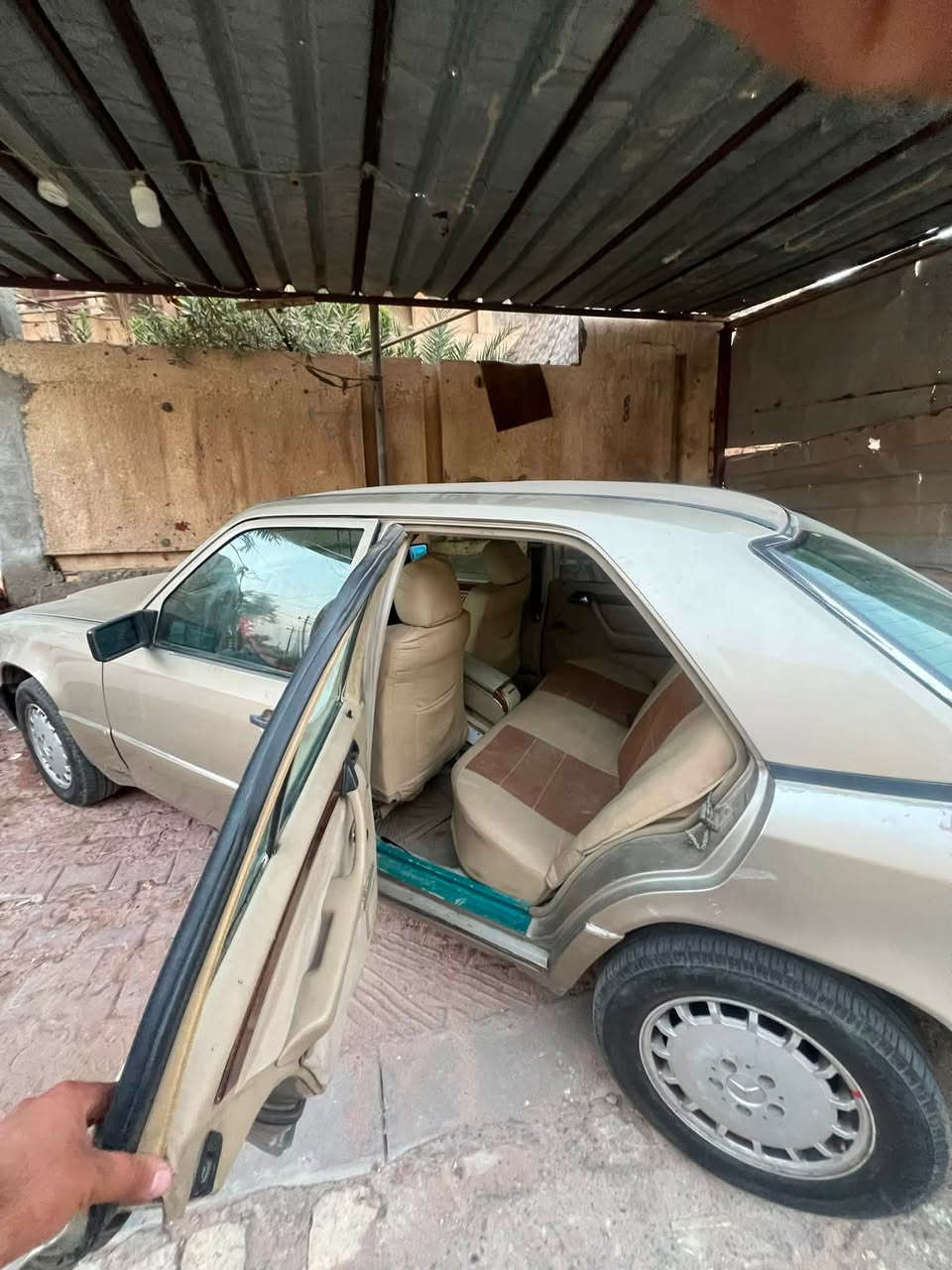 سلام عليكم مارسدس دب مكينه ٢ونص بسمنه رقم بغداد مداور ثاني يوم مكان العماره /رقم الهاتف ‭***********‬أبوعلي
