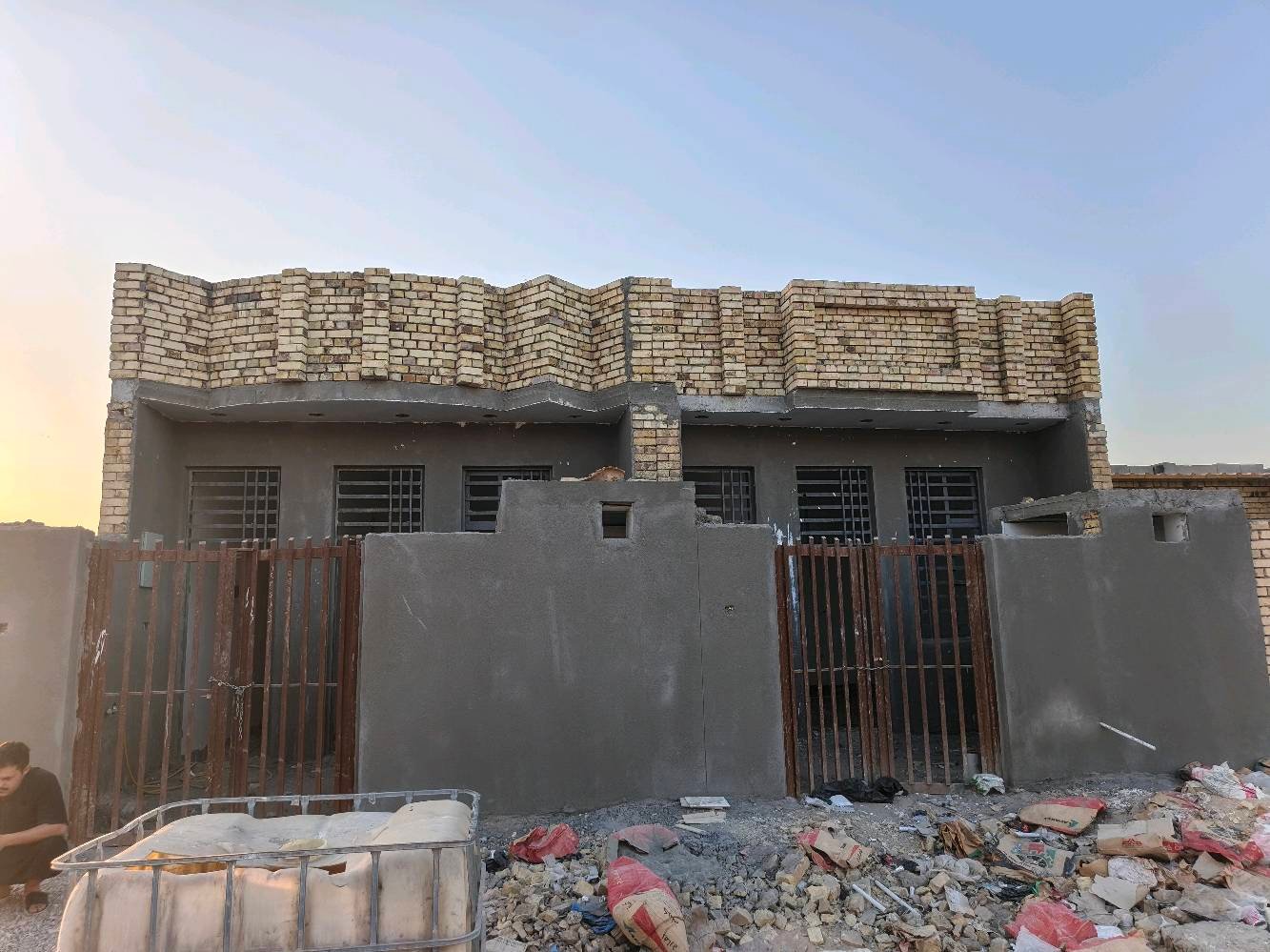 داران للبيع منطقه حي الموظفين ال 5000
مساحه كل دار   100  متر طابو صرف 
حديثات محد ساكن بيهن 
السعر 75 مليون للدار الواحد وبيهم مجال 
رقمي ***********