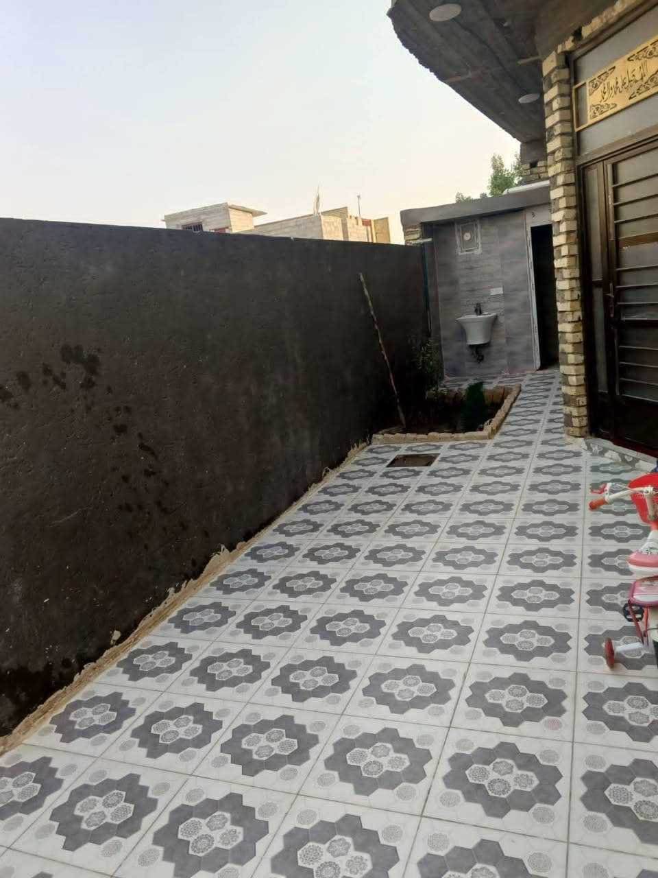 يالله🌹

تحية طيبة🌹

بيت🏠للبيع 
واجه 10 والنزال 17.5 يحتوي على غرفتين نوم 
الموقع قرية السلام 

للاستفسار ☎️

***********
***********
او مراجعه مكتب رائد البنواوي للعقار 
حي الموضفين مقابل مدرسه نون والقلم الأهليه 

اهلا وسهلا🌺
