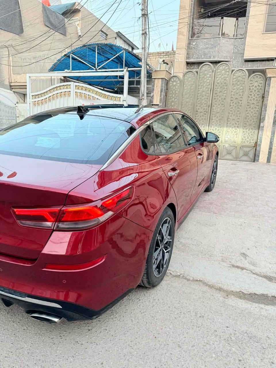 السـلام علـيكم
للـبيع كـيا أوبـتما موديل 2020 وارد أمريكي - جورجـيا 🇺🇸 
فـئة Special Edition (SE) 

🚘 المواصفات:
✅️ فئة Special Edition (SE)
✅ ثلاث أنظمة قـيادة (طبيعي،إقتصادي،رياضي)
✅ تشغيل بصمة (Push Start)
✅ دخول ذكي (Smart Key)
✅ سقف بانوراما كامل
✅ مقاعد جلد بلاد
✅ تدفـئة في المقاعـد + تدفـئة سـتيرن
✅ مقعد السائق كهربائي
✅ شاشة لمس كبيرة( Apple CarPlay & Android Auto)
✅ نظام المـلاحة (Navigation)
✅ كاميرا خلفية + حسـاس
✅ مثبت سرعة
✅ تحكمات سـتيرن
✅ تبريد أوتوماتيك
✅ إشارات بالمري LED
✅ ويل كب كروم (18 إنج)
 USB / AUX / Bluetooth ✅
✅ نظام ثبات إلكتروني ESC
✅ حساسات ضغط الإطارات TPMS
✅ وسـائد هوائية متعددة
✅ تاير سـپير غـير مسـتخدم
حادث السـيارة مثل ماموضح بالصورة اصـبعين بالبنيد وشويه من الچاملغ الأمامي الأيسر
وقبل كم يوم انضربت بالچاملغ الخلفي الأيسر وموجود تصوير الضربة قبل التصـليح

السـيارة رقـم سـليمانية موجـودة في بغــداد / حي أور
السـعر 16.000 $
للإستفسار الإتصـال ( ***********)
