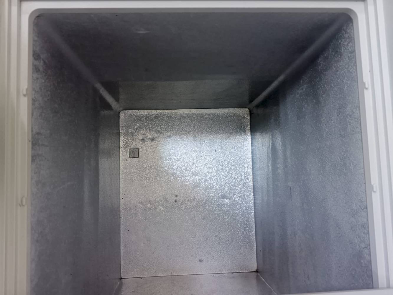 مجمدة • مستعملة • ما بيها عطل