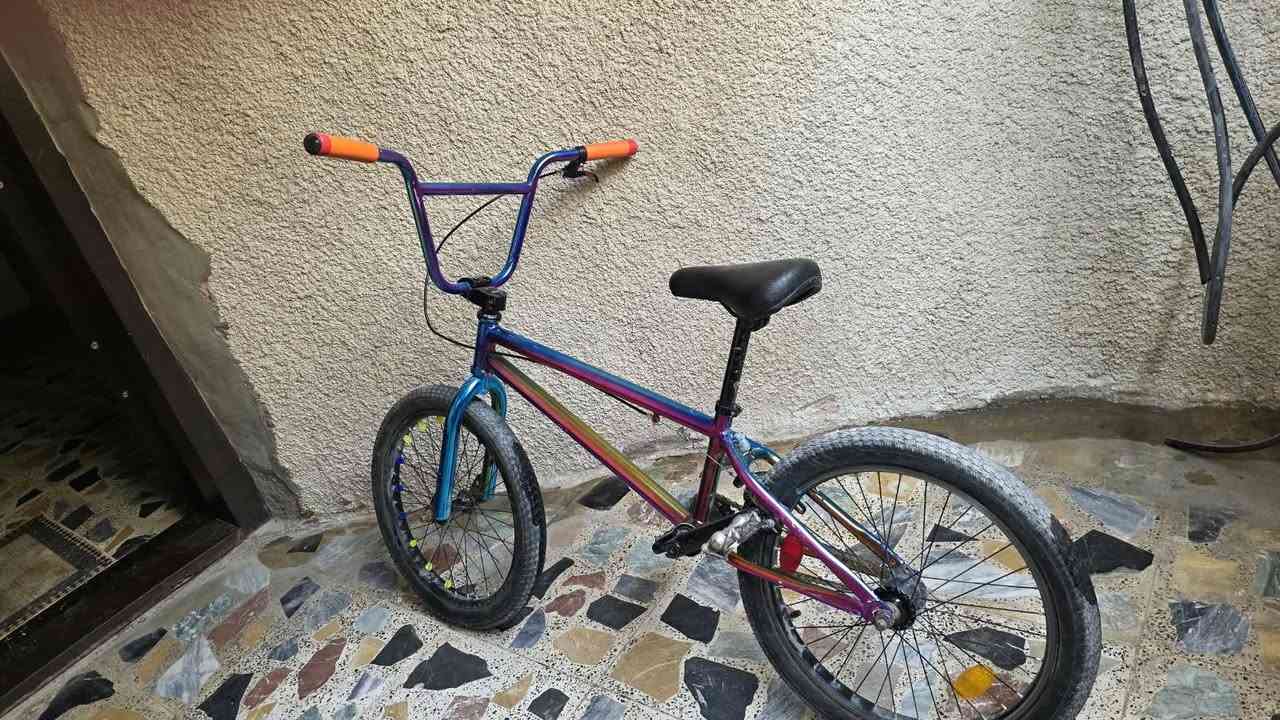 للبيع BMX  سبع الوان حجم ٢٠  السعر ١٦٠
العنوان سبع ابكار قرب مركز شرطة الصليخ 
***********
