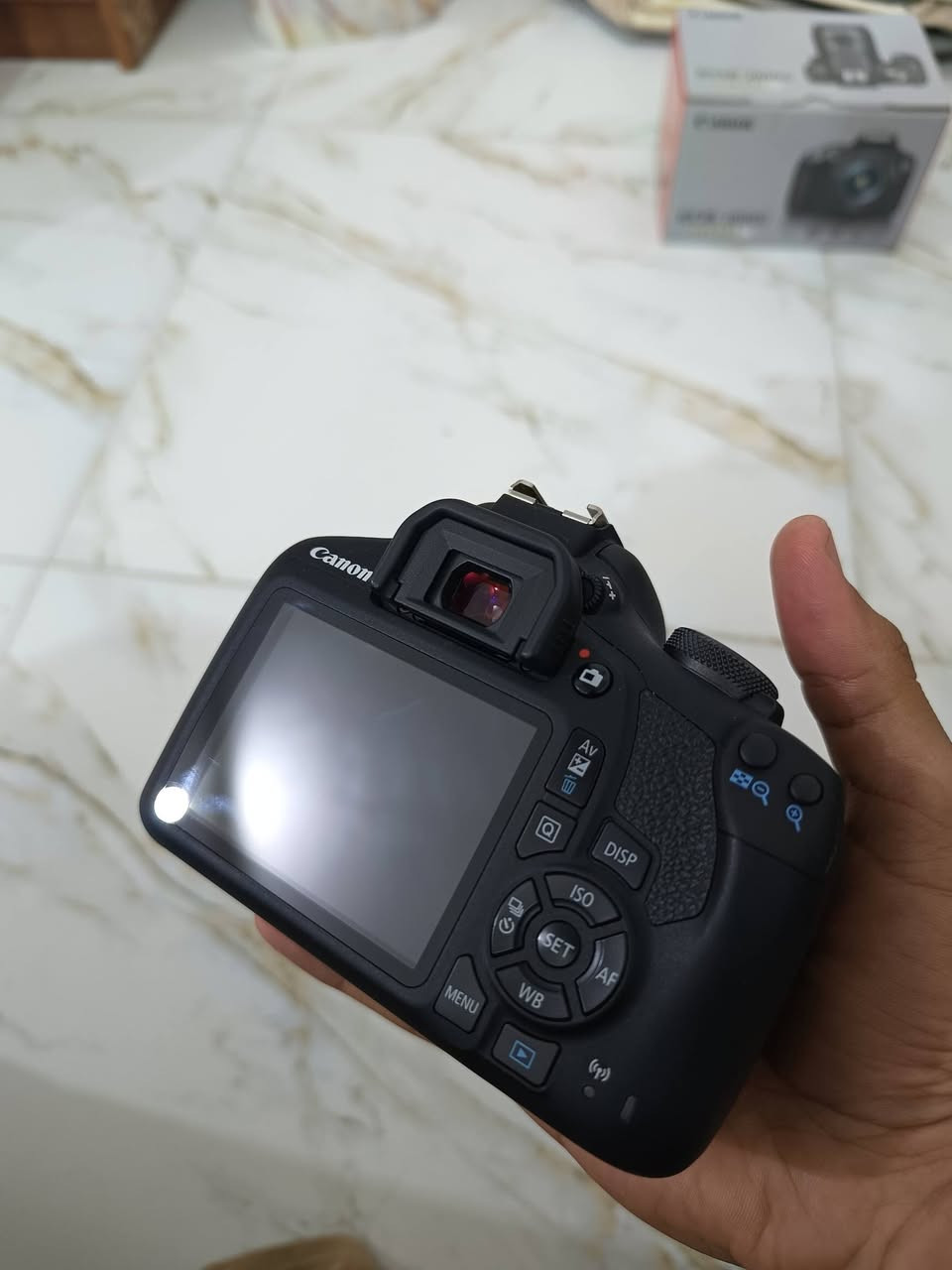 السلام عليكم ...
كامره canon 2000D للبيع

متسعلمه استعمال جدا قليل الله شاهد و الكامره اخت الجديده والله شخط واحد مابيه

يجي وياه العدسه الاصليه و جنطه لكامل ملحقات الكامره

وكارت ذاكر و تحويله من الكارت للموبايل وكفر خاص للكامره وشاحن البطاريه وعده تنظيف

وهديه ستاند ترايبود اصلي 

يعني من الاخير الكامره جاهزة من كل النواحي و حيل نظيفه

للاستفسار التواصل على الواتس اب فقط على الرقم التالي ***********

السعر خاص المكان كربلاء
