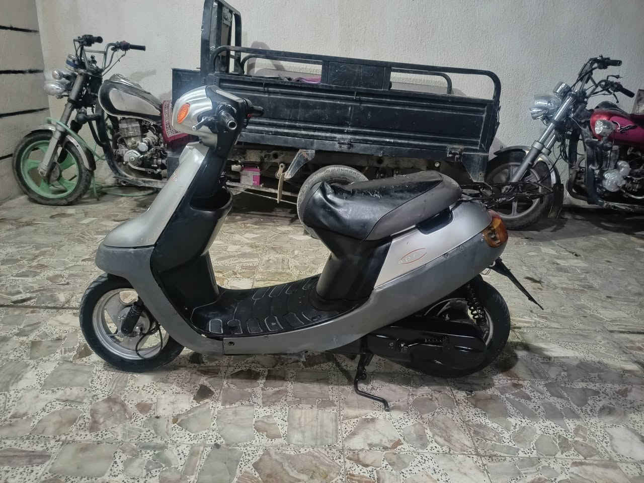 مستعجل عله البيع سعر 265 وبيه مجال قليل                                                                          سلام عليكم دراجه بطه للبيع 2003دراجه نضيفه شلعه قويه مكينه ناعمه كهربائيات كله شغاله لايت هورن قفل ستان قفل جنطه بريكات ثنينهن شغلات تواير نضيفات دراجه كامله اي نقص مابيها اسعر 265وبيه مجال قليل المكان كربلاء حي الشهداء الموضفين قرب مكتب العامري الستفسار/***********/
