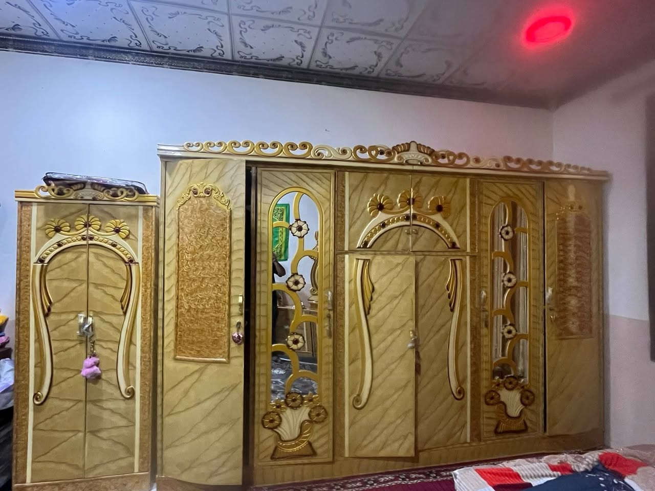غرفه نوم تركيه حديثه ونظيفه جدا للبيع بسعر مناسب وايضلا بلازما للبيع نضيفه جدا  بسعر مناسب من يرغب بالشراء الاتصال بالرقم ***********
