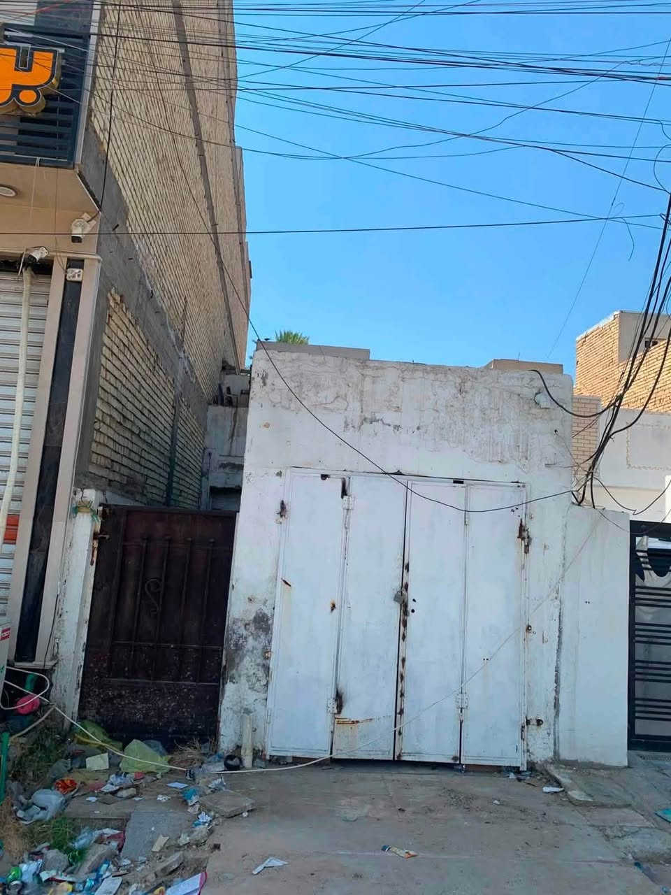 🏠 للإيجار | بيت طابقين + محل تجاري بموقع مميز جدًا 🏪
📍 العنوان: الشعب – شارع التجار – مقابل الكلية مباشرةً
📐 المساحة: 98 متر
🏢 طابقين + محل على الشارع
📦 العقار مناسب جدًا للسكن، أو كمخزن ومستودع ومقر عمل حسب الحاجة.

✨ موقع حيوي وعلى شارع تجاري، مما يجعله مناسبًا لأصحاب الأعمال والتجار.

📞 للاستفسار والتواصل:
***********
***********

📌 الموقع المميز = فرصة ممتازة للإيجار والاستثمار
