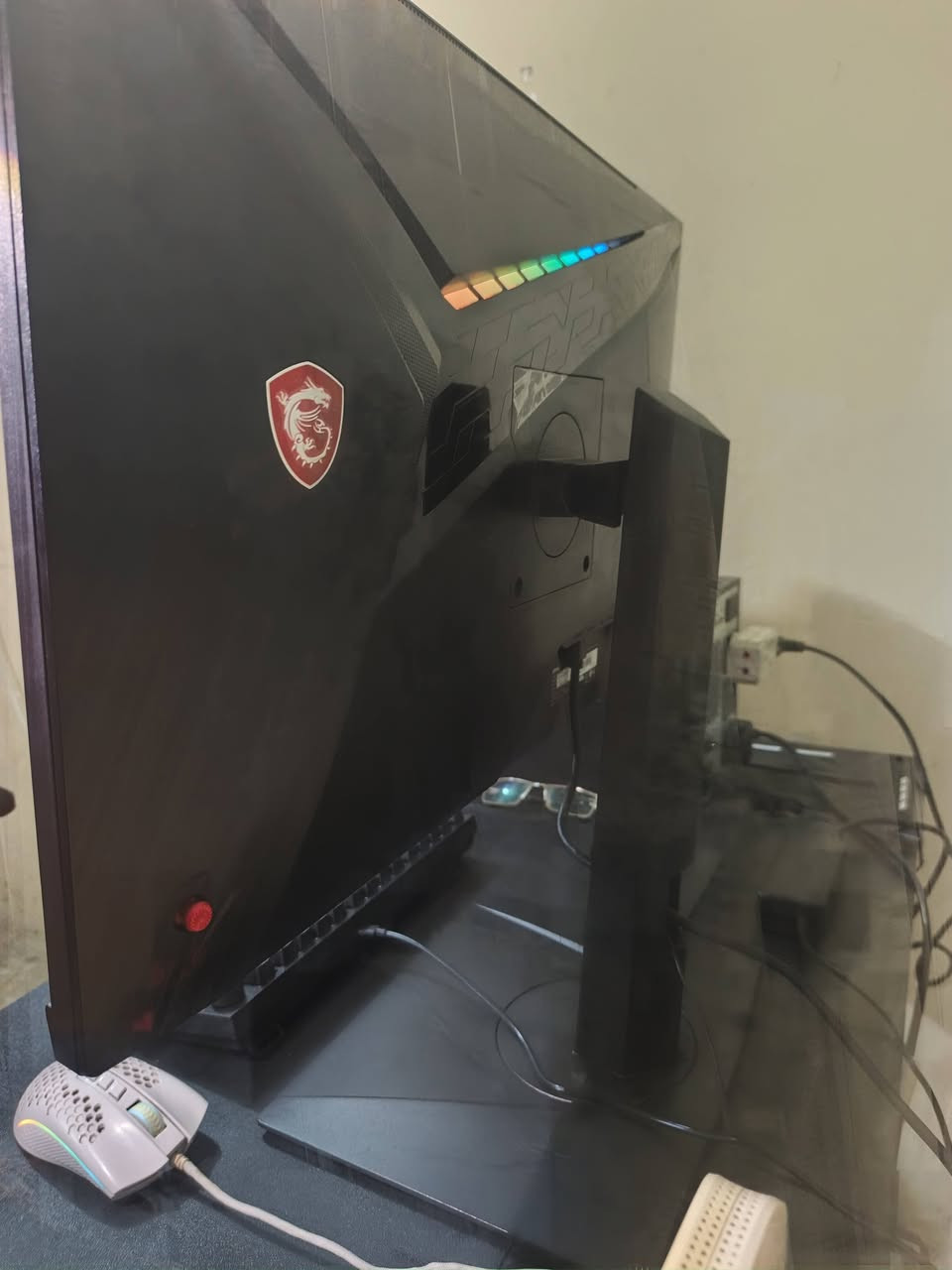 السلام عليكم 
للبيع شاشه 
msi optix mag274qrx
Size
27"
Panel Type
IPS-Type LCD
Aspect Ratio
16:9
Native Resolution
2560 x 1440
Maximum Brightness
400 nits / cd/m2
Contrast Ratio
:1
Response Time
1 ms (GtG)
Refresh Rate
240 Hz
Variable Refresh Technology
Adaptive-Sync, G-Sync
شاشه مستخدمه 20 يوم 
جديده بعده كرتونه موجوده
الي يخدمه يراسلني واتساب 
السعر 290 الف
مكان بغداد البياع 
سعره 450 الف مكتب انس شارع الصناعه
***********
توصيل محافظات ماعندي
