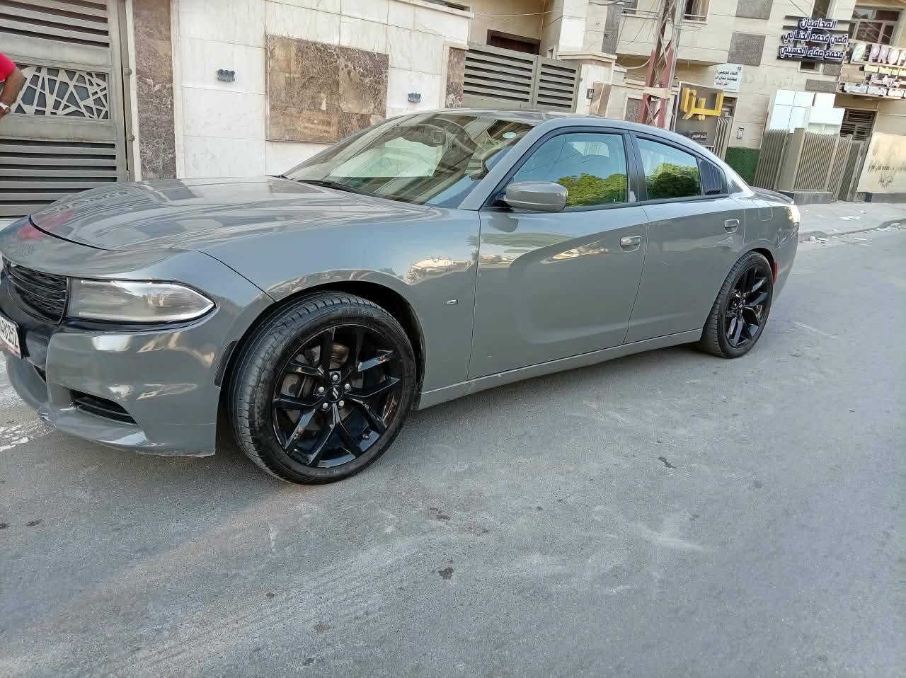 السلام عليكم .اعاده النشر بسبب الوعود الكاذبه (جارجر gt موديل2018)
محرك 3600 كفاله عامه من التبديل والصبغ .
لون اسمنتي رقم اربيل وكاله او تحويل حسب رغبة المشتري مواصفات معروفه  فور ويل ستيرن كهربائي محدد سرعه تلفون بلوتوث شاشه حجم كبير كاميرا خلفيه شفتات ستيرن تشغيل عن بعد .
مكان بغداد السعر183$ للاستفسار اكثر الاتصال على الرقم ***********
