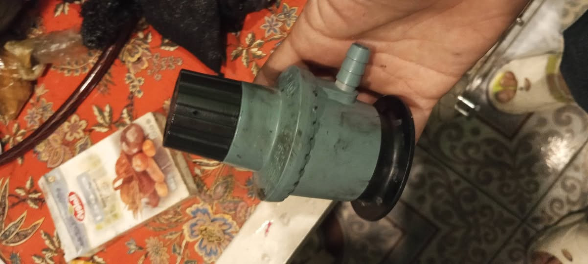بوفيه • ميز حديد • مشغّاله ٢