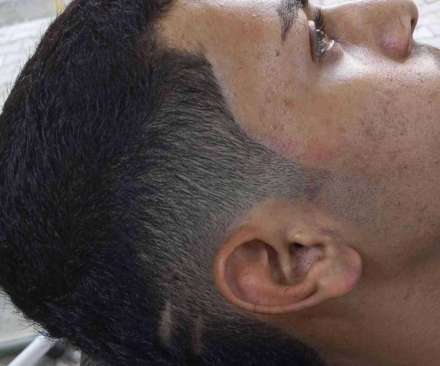دورات حلاقه سعر الدوره 150الف وخلال شهر نخرجك احسن حلاق  والمده مفتوح لتعلم بسعر 150 الف المكان كربلاء اتصل ع الرقم *********** بأدارة  الكوافير علي عدنان

