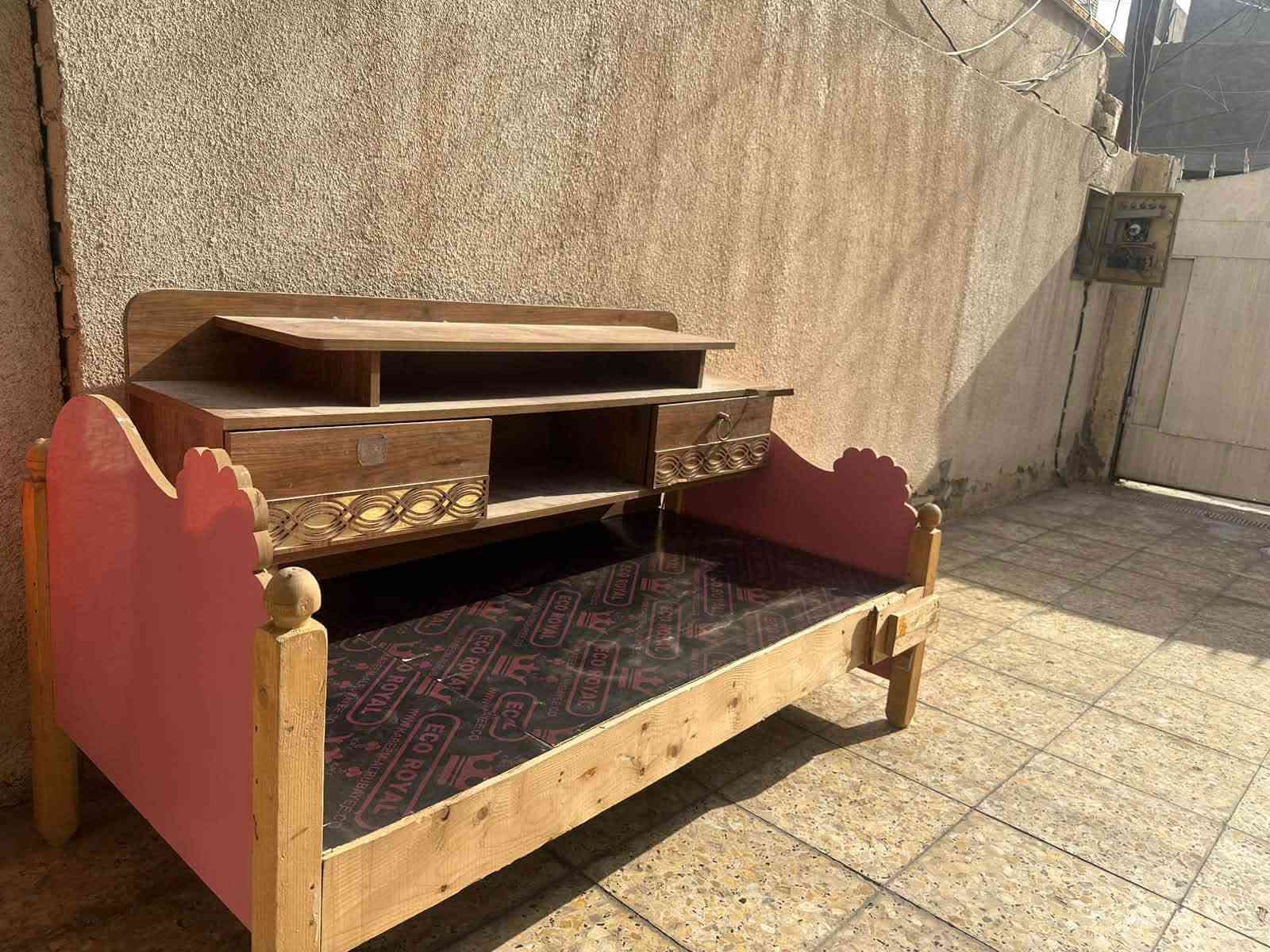 فاترينه ذهبيه • جرباويه • ميز