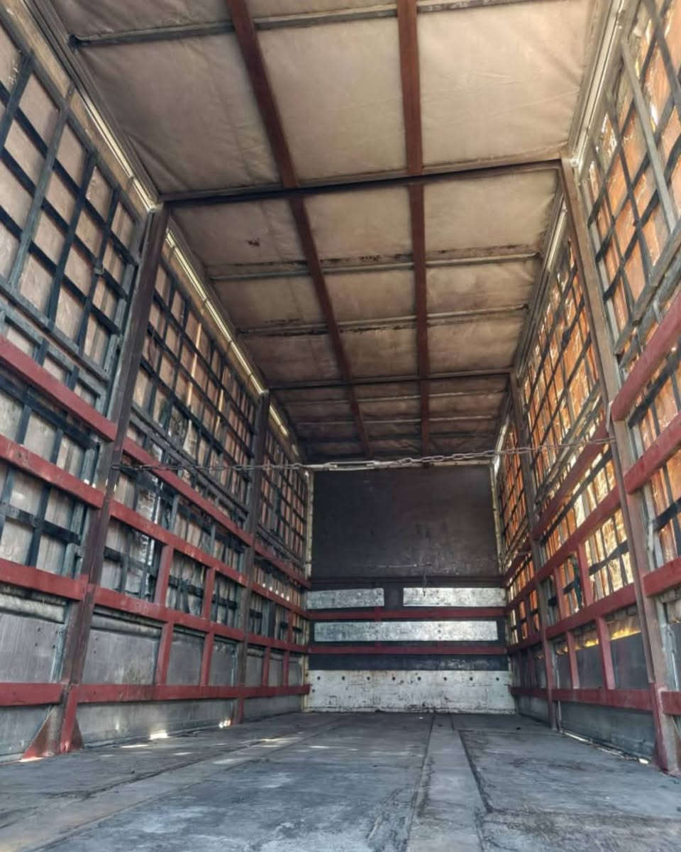 للبيع بدي اكتروس جادر مسرحي جوانب الألمنيوم طول 8م وارتفاع 3م 
***********
