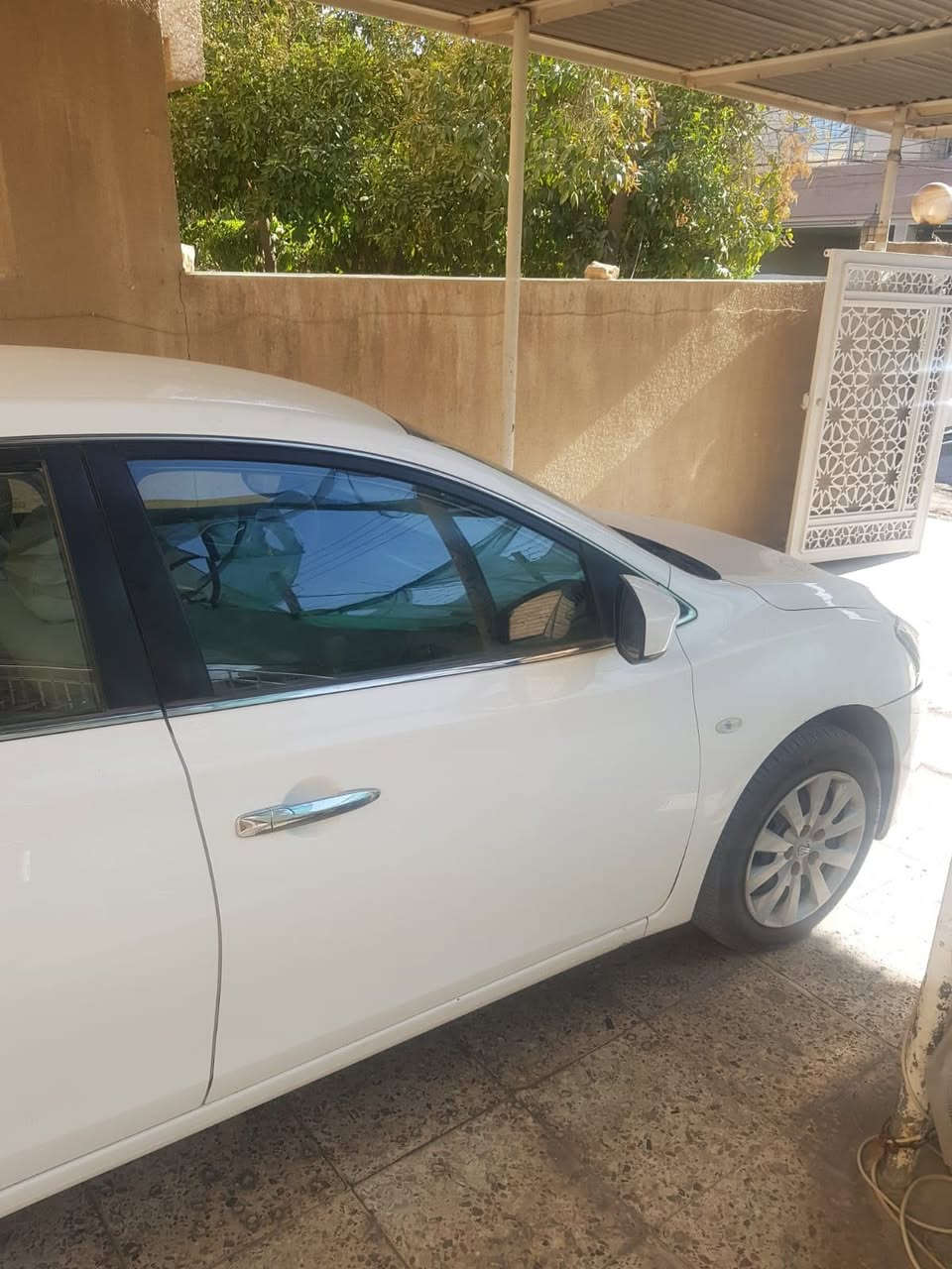 السلام عليكم نيسان سنترا ابيض موديل ٢٠١٦ خليجي محرك ١٦٠٠ ماشية ١٠٦  قطعتين بنيد وجاملغ ادامة محرك وكير مكفولات رقم بغداد رقم صاحب السياره***********
