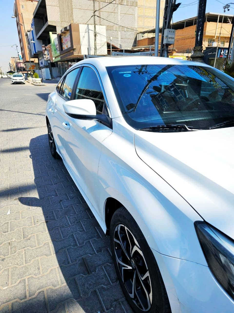 للبيع سيارة  MG5 Gt
السياره جديده بيه بس العتبة كد شبر ضربه بسبب الرصيف 
لون ابيض‎ المحرك1.500 ‎كير اوتو 
كامره خلفية دوارة
السيارة بصمة +  بصمة ابواب بلادي
ويل كب كروم 
كروز سرعة 
تحكم ستيرن جهتين
لايت + بك لايت لد Led
بلوجكترات امامية زنون Led
اشاير بالمري الجانبية
لايت عدسة زنون 
داخل اسود و رصاصي
السياره جديدة جدا السيارة بدون صبغ وبدون بارد على وضع الشركة
مكانها نجف السعر ١٠٨
***********
