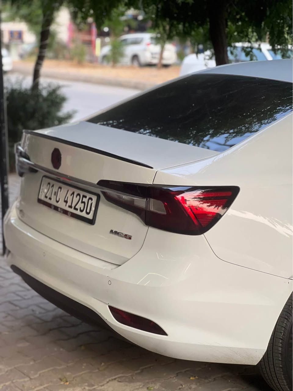 Mg5 2025
سەیارەکە زەمانی شەریکەیە 
٤٩ هەزار رۆشتوە 
بێ بۆیاغه بۆیاغی نیە 
بەس ئەو دەرگایەی ئەو شوختەی پێوەیە 
شاشە و کامێرا و تەحکوماتی سوکانە
کامل جوانکاری بۆ کراوە و سپۆرت کراوە 
١٠٢ گەڵاو معامەلەیەکی زۆر کەم 
*********** Singapore
