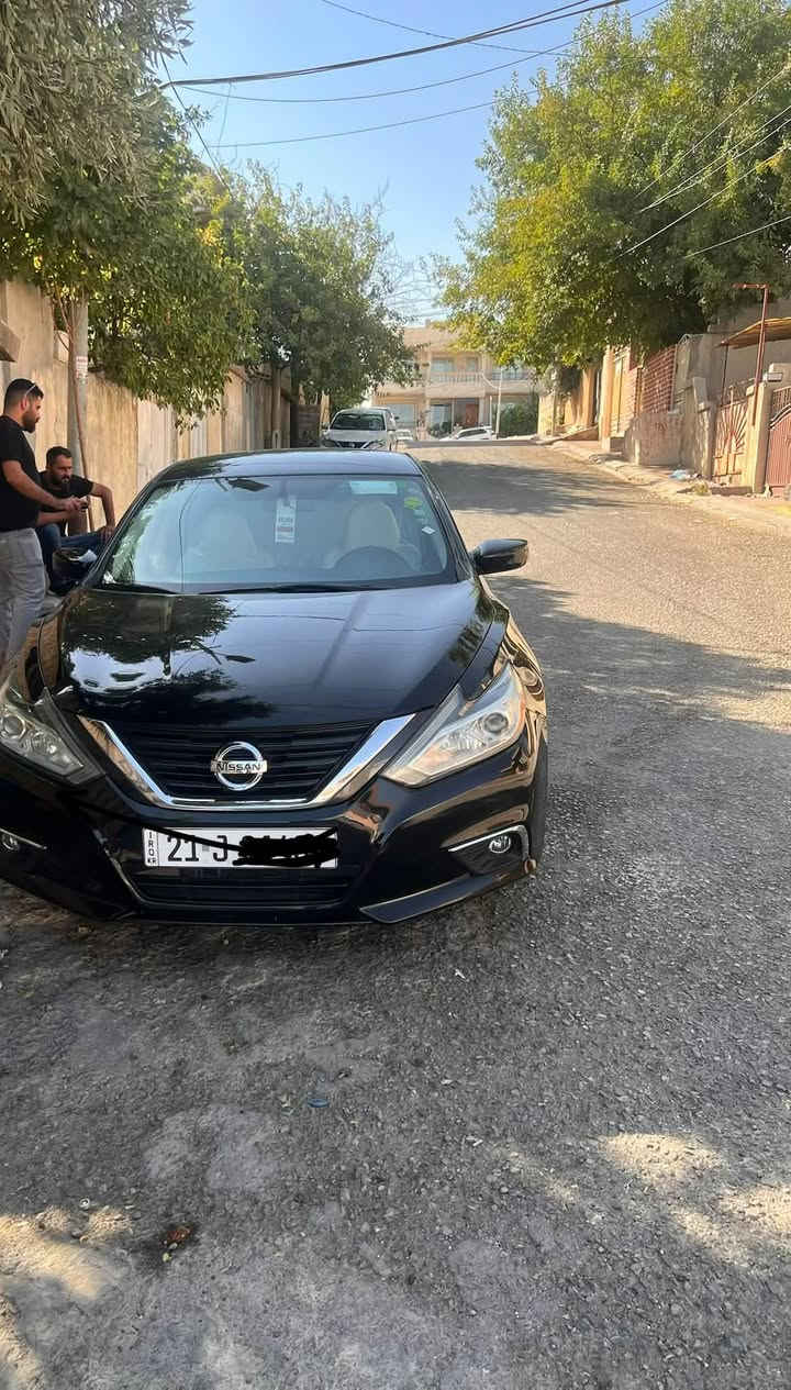 سلام عليكم نيسان التيما موديل 2017 كلين فول عدا الفتحه وبااسمي ممان بغداد شهداء السيدية ***********
