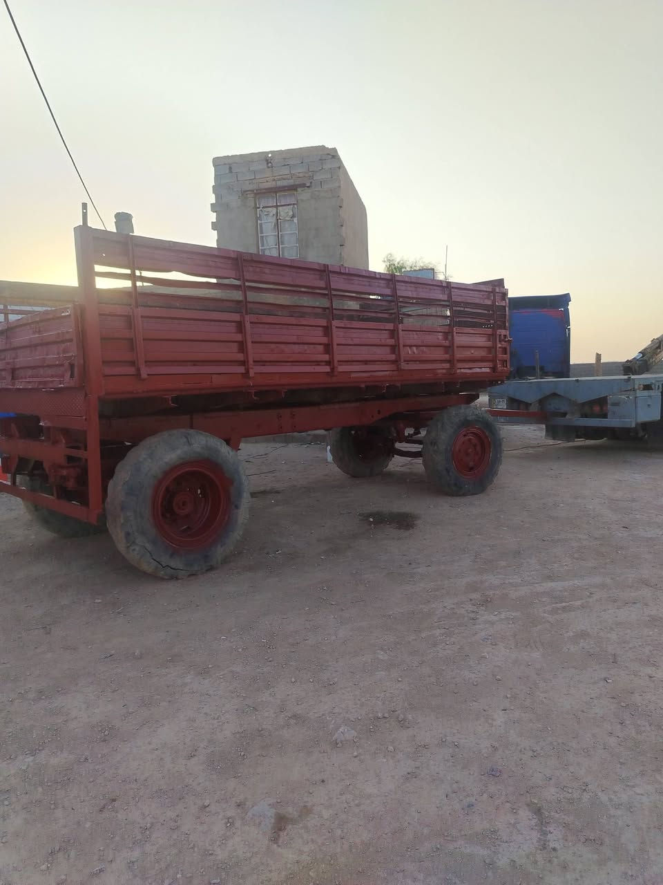 سلام عليكم عربانه للبيع مال ابو ردين تايرات 900:20طول5ونص صينيه 90 والاستفسار ع رقم ***********. ***********
