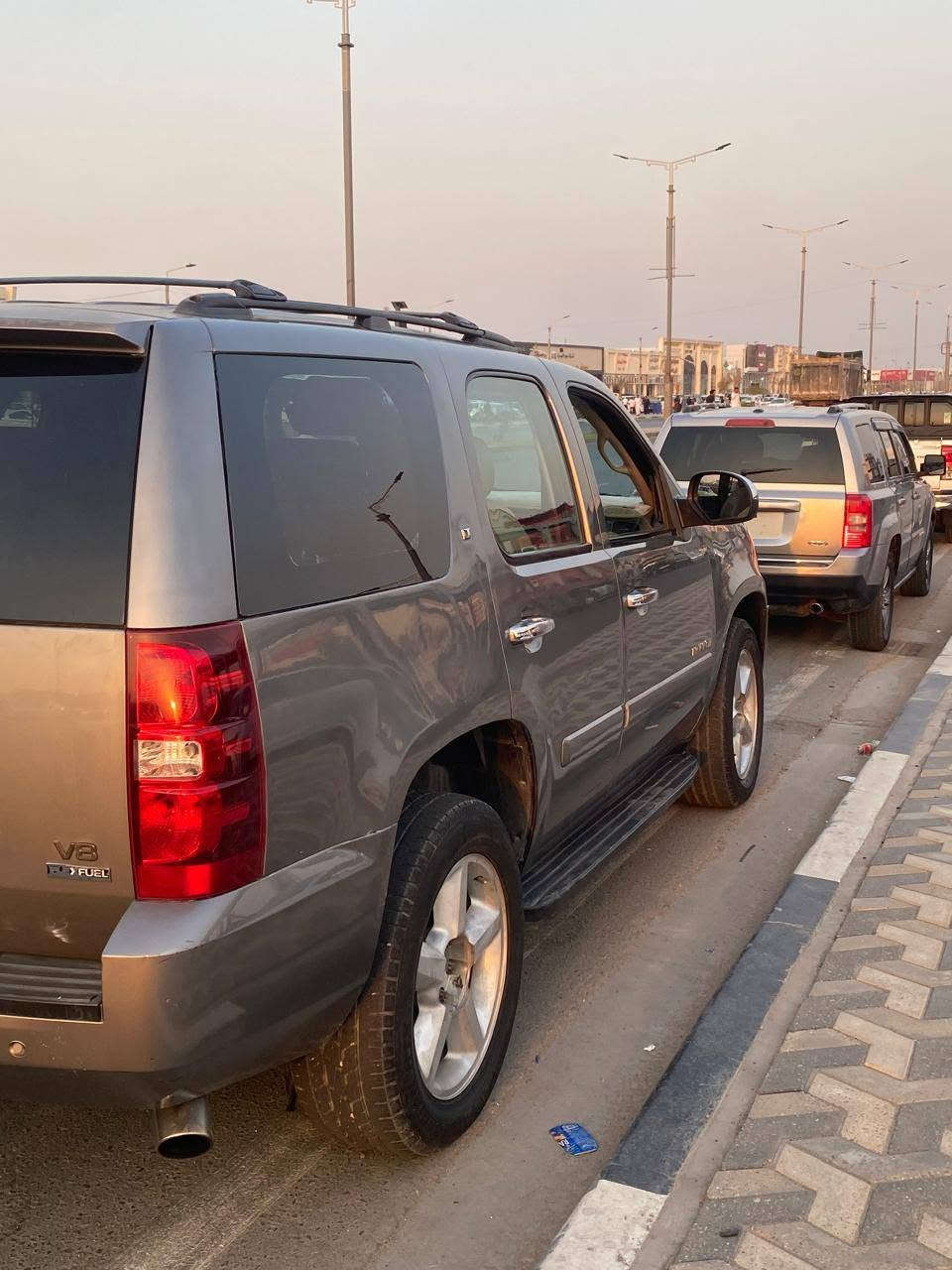 تاهو 2007 وارد امريكي بيهه 3قطع صبغ بدون ضربه بس شخوط والباقي كله مكفول الدواخل بلاد تبريد خلفي وامامي تدفئه تبريد فتحه سقف 7راكب حساسات كامرا خلفيه نظام ABS السيارا احلى من الصور تعال وشوف بعينك سعر السياره160وبيهه مجال رقم التلفون..***********..
