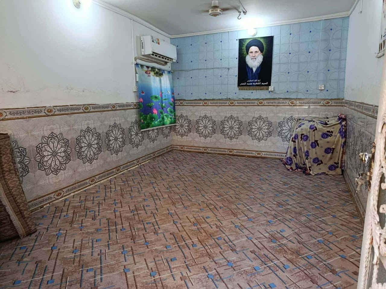 طابوصرف المساحة100م عكاده طابق واحد نظيف مرتب يبعد ع الشارع العام 50م السعر45
غرفة صالة استقبال مطبخ صحيات منور طارمة سطح 
الديوانية خلف مركز شرطة حي الوحدة مراسلة الصفحة اوالاتصال لطفا***********
