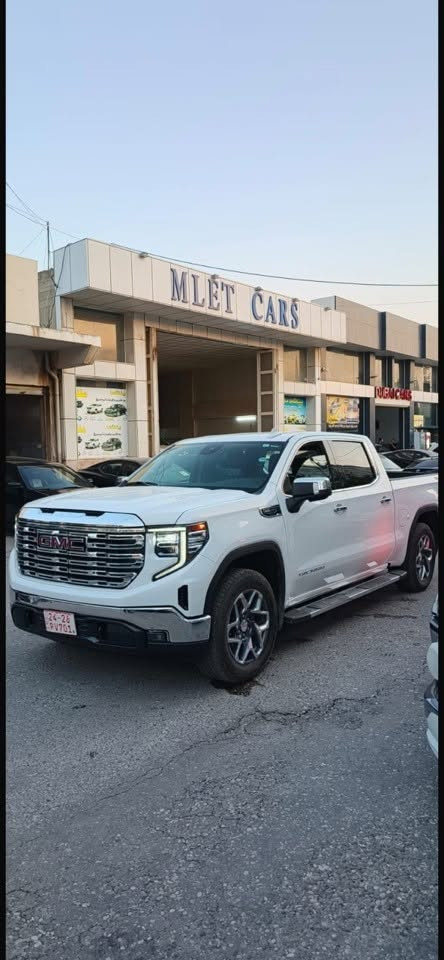 جمسي سيرا 2025 V8
باب طويل بدي القصير المرغوب 
مواصفات :slt فول فول بدون فتحه سقف
شاشه كبيره عداد سرعه ديجيتال بصمه تشغيل عن بعد كشنات جلد وكهربائي حصانه بين كشنات وبعد هواي مواصفات 
باب الصندوق قطعتين 
محرك „V8 5.3L ✈️
ماشيه فقط :4mi
حادث السياره 3ونص صبغ كل ايرباكات سيستم شركه 
سياره بدون رقم تترقم دهوك/اربيل/سليمانيه
سعر سياره :295ومجال
***********
