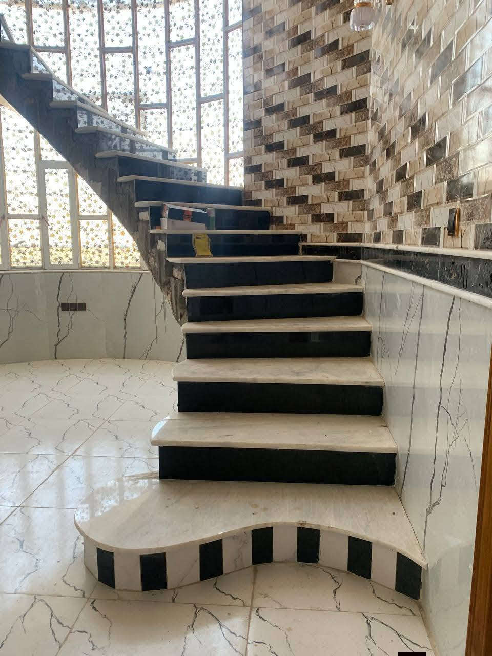 شغل درجة اولى جدران وارضيه شغل ليزر وكبان ***********
