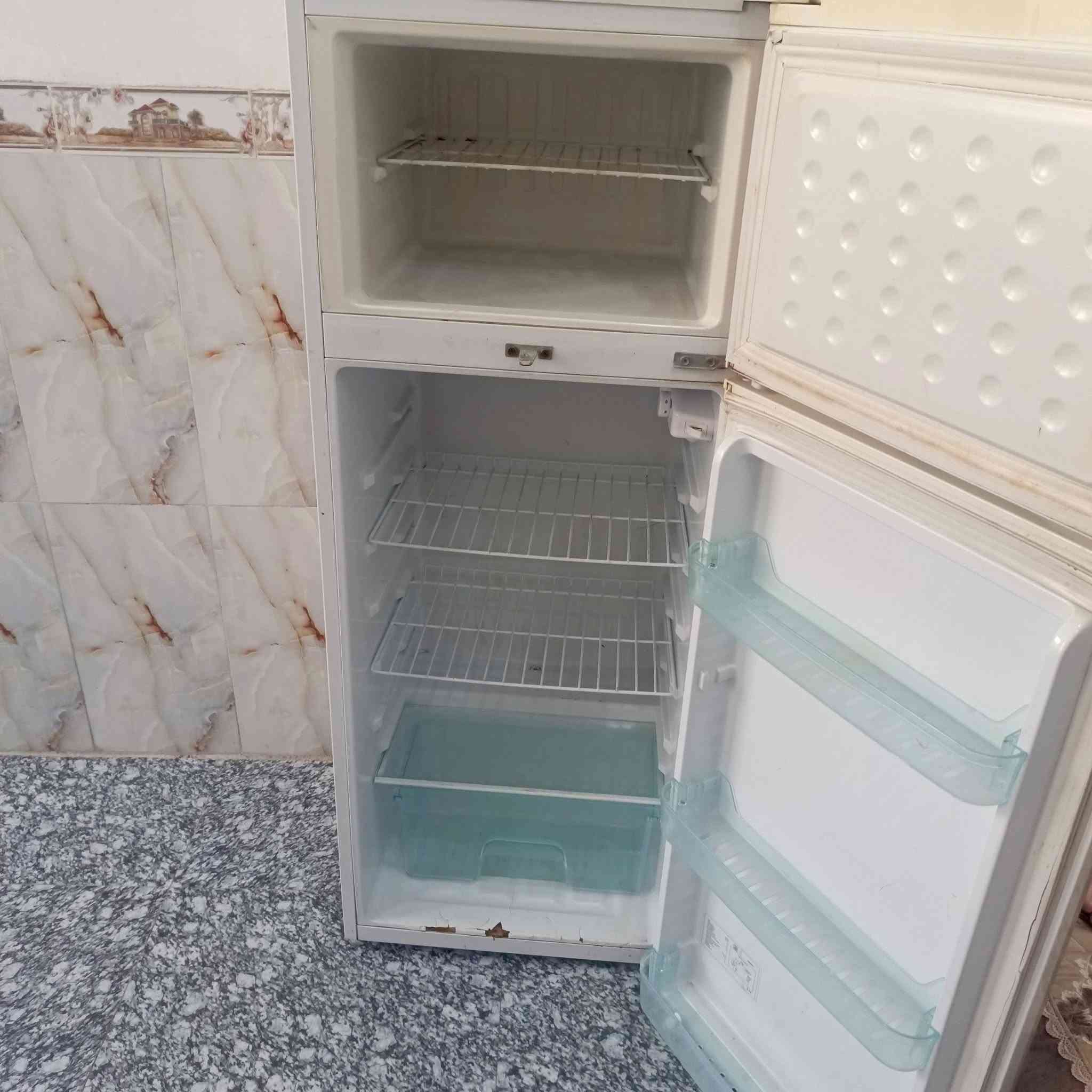 ثلاجه تجمد مابيهه شي فقط الباب لاستيك ٧٠
جرابي اطفال يصيرن طابقين هنه ودواشك ١٢٥ 
الاتصال برقم‏‪***********‬‏
