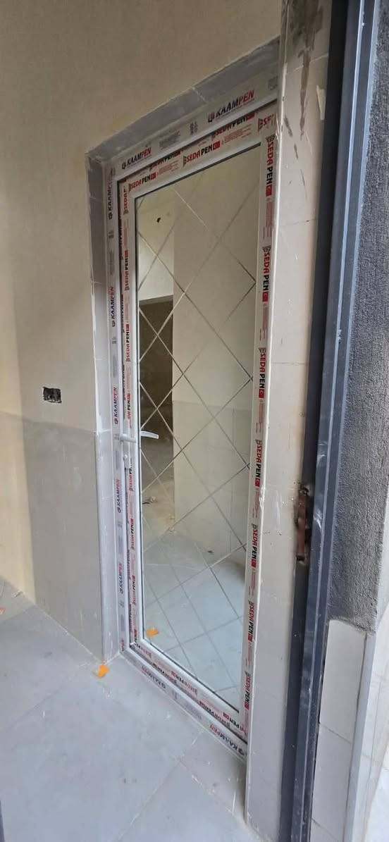 ***********
يوجد لدينا باب pvc باب صحيات
شد ونقل وتفصال
باب حشو أبيض 125 الف
باب حشو جام كامل 140 الف
باقي الألوان 200

نص مكتوب في الصور:
- 125 ألف
