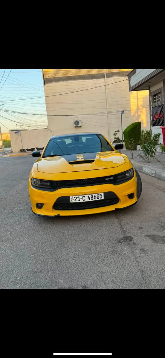 السلام عليكم سياره نوع دوج. جارجر فول مواصفات بيها قطعتين الباقي كفاله كير مكينه حداديه تخم تاير مكينه 6400اس ار تي سياره مصروف عليها خير من الله تزويد مديل 2017العنوان كربلاء السعر 168بيها مجال رقم الهاتف *********** لون مميز ليموني 🍋
