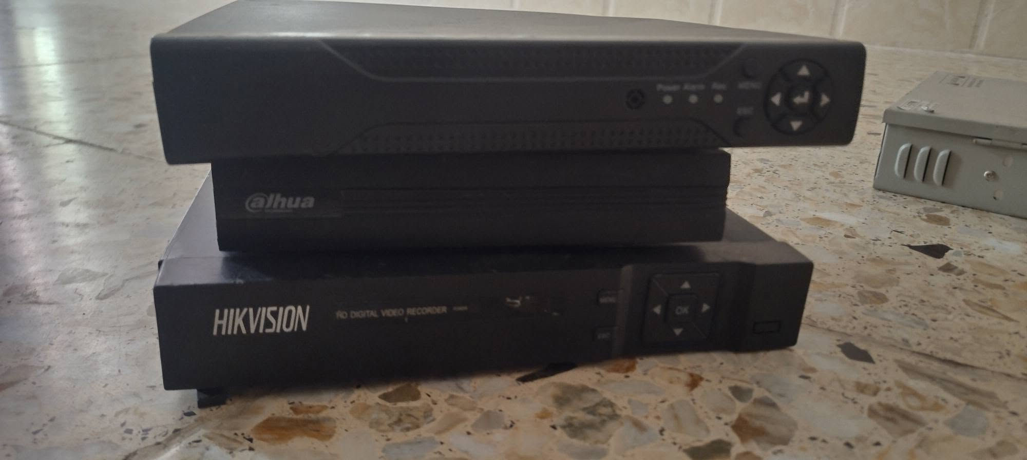 السلام عليكم
غراض للبيع
الـDVR عدد 3 شغالين فقط بدون محوله وهارد
سعر القطعه 20 وبيها مجال بسيط
راوتر تبلنك شغال مع محوله سعره 15
بورد مااعرف مال شنو سعره 15
للتواصل 
*********** واتساب
يتوفر توصيل داخل بغداد
